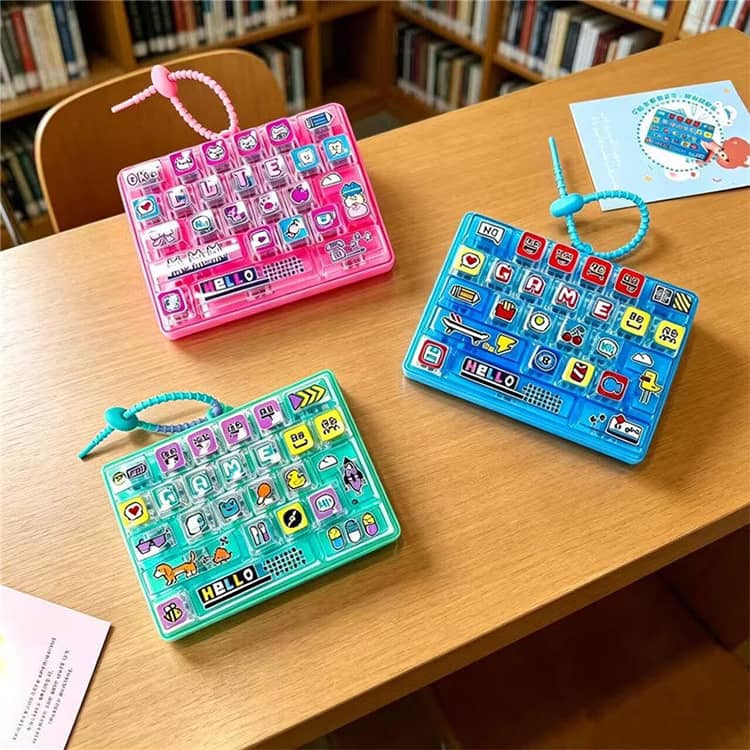 SNSで話題 子供向けのおもちゃ 可愛い キーホルダー 26キー スクイーズ キーボードチャーム ランドセルチャーム ストレス解消 グッズ 手遊び 無限 減圧 おもちゃ ボタン 握る 暇つぶし ストレス発散 大人 子供 ミニキーボード キーホルダー 送料無料 lutella-10011761 ルテラ サンプル画像2