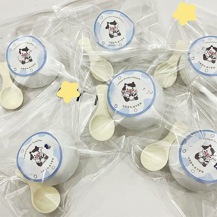 水感スクイーズ 牛乳 ストレス解消 ヨーグルト型 スプーン付き 独特の触感！ふわふわもちもちスローリバウンド癒し系おもちゃ 握るぷにぷに感 可愛いデザイン 子供から大人 リラックス デスクワーク 勉強 ギフト プレゼント 新感覚低反発玩具 雑貨 lutella-10011783 ルテラ サンプル画像2