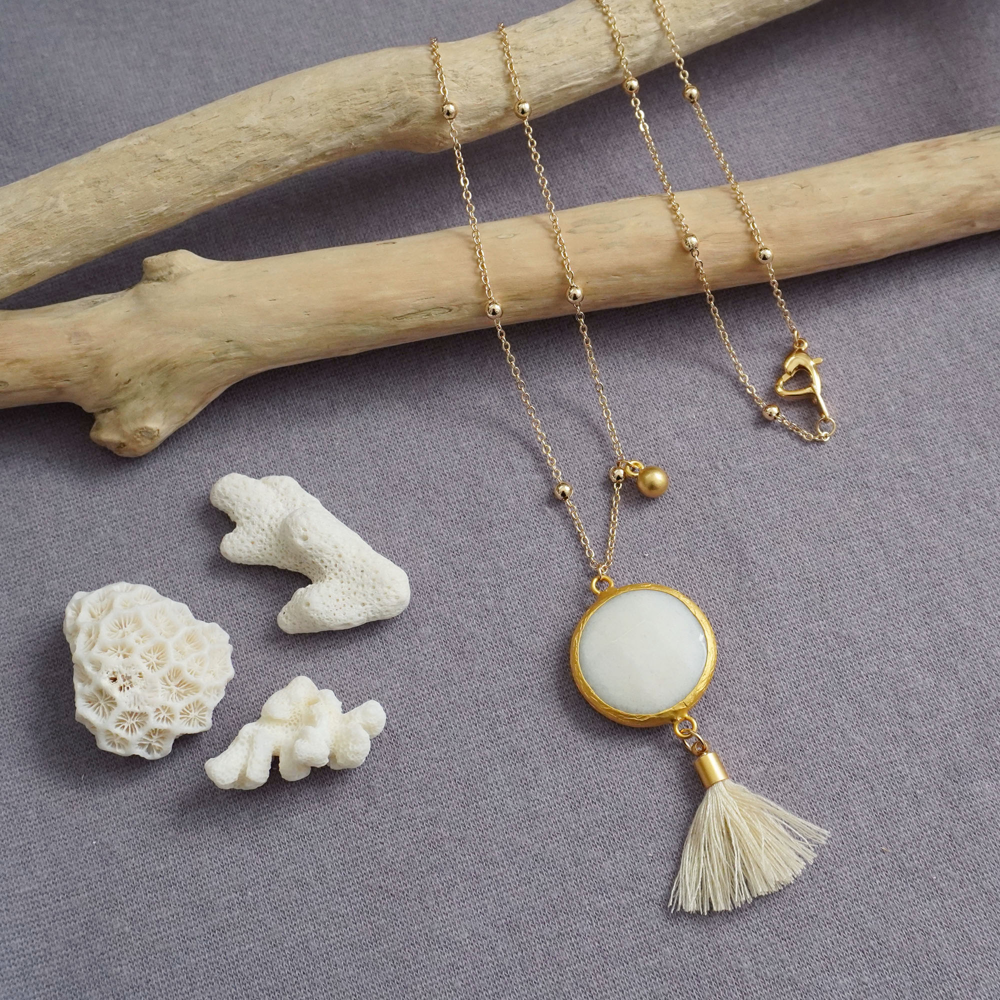 Rakuten - ホワイトジェード ネックレス 大粒 ロングネックレス 大ぶり ボリューム カジュアル フリンジ