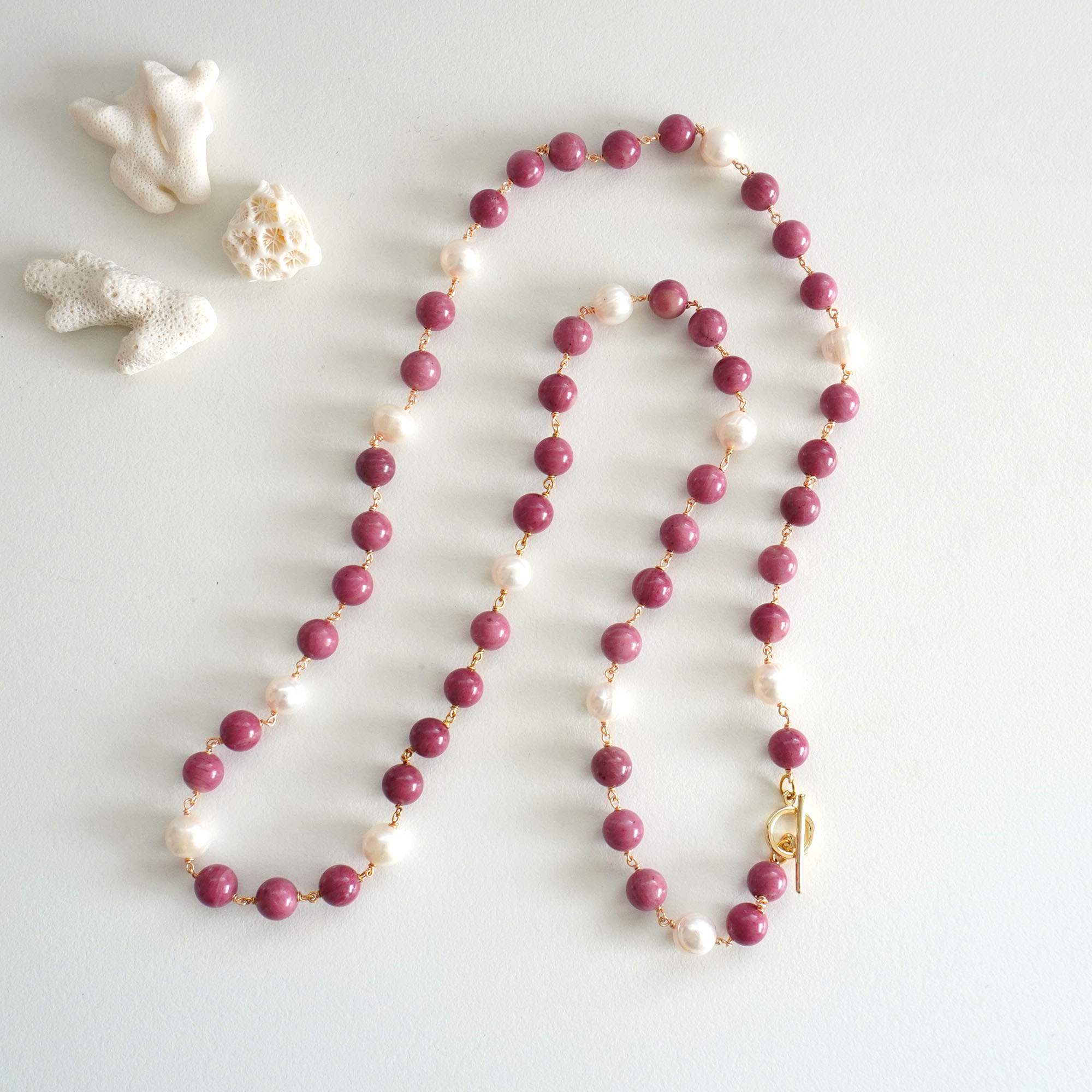 Rakuten - ピンク 天然石 ネックレス 大粒 シリシャスシスト パール ロングネックレス ボリューム