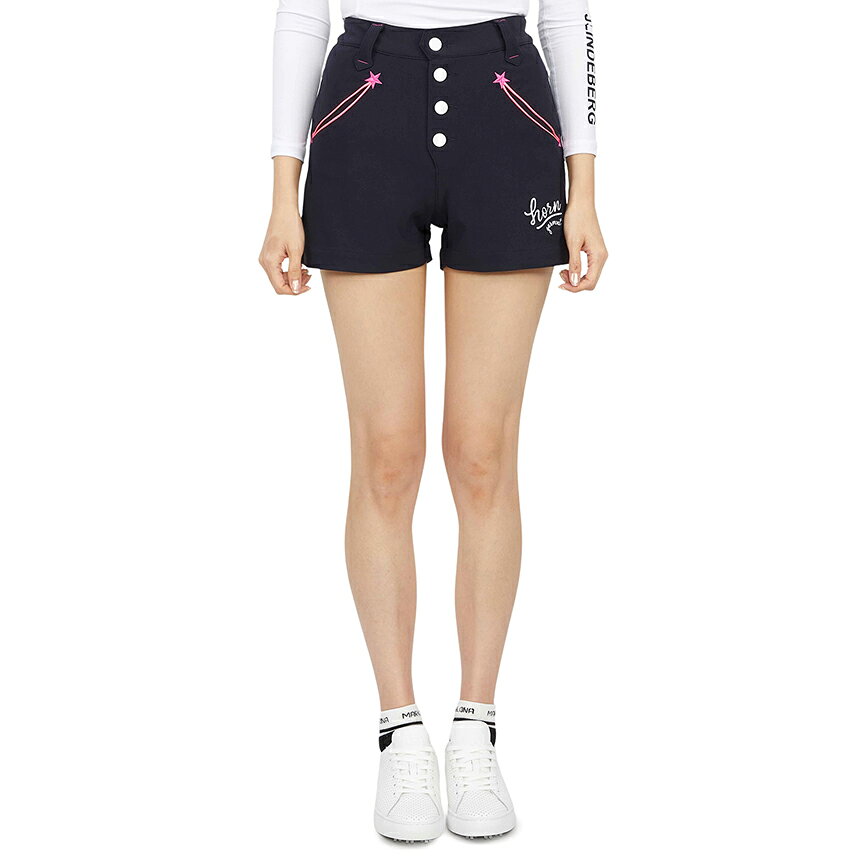 HORN GARMENT ホーンガーメント 2022SS ホーンガーメント ゴルフパンツ 商品説明 2022SS ホーンガーメント ゴルフパンツ ブランド HORN GARMENT ホーンガーメント 品番 HCW 2A AT03 NAVY 素材 90% Nylon, 10% Polyurethane カラ― ネイビー サイズ サイズ ウエスト ヒップ 股上 ワタリ 裾幅 総長さ JPサイズ(CM) モデル 36 31 43.5 26.5 - 29.5 34.5 27~28사이즈 ● 38 32 46.5 27 - 30.5 35 28~29사이즈 - 40 34.5 48.5 27.5 - 31.5 35.5 29~30사이즈 - 重さ 300g(40 Size) 生産国 中国 付属品 タグ, 商品 備考 ● 提供される実測サイズは、測定方法によっては若干異なる場合がございますので、予めご了承下さい。 ● 革製品の場合、ソフトでナチュラルな革で表面が違ったり、微細なシワやスクラッチがあることがありますが、不良品ではありませんので、ご了承ください。 ●メッキ処理された製品の場合、製品の特性上、使用及び摩擦によりメッキがはがれることがあり、メッキの変色、摩耗の毀損などは修理できない場合がありますので、ご了承ください。 ●当店でご購入された商品は、原則として、「個人輸入」としての取り扱いになり、全て韓国の釜山からお客様のもとへ直送されます。 ●個人輸入される商品は、全てご注文者自身の「個人使用・個人消費（日本に居住する者に寄贈される物で、当該寄贈を受ける者の個人的な使用に供される場合を含みます。）」が前提となります。第三者への譲渡・転売が法令で禁止されるもの（医薬品、医薬部外品、化粧品等を含みますが、これに限られません。）もございますのでご注意下さい。 ●通関時に関税・輸入消費税が課税される可能性があります。課税額はご注文時には確定しておらず、通関時に確定しますので、商品の受け取り時に着払いでお支払いください。詳細は こちらご確認下さい。 ●色がある場合、モニターの発色の具合によって実際のものと色が異なる場合がある