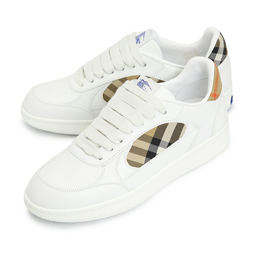 BURBERRY バーバリー 2026SS バーバリー スニーカー 商品説明 2026SS バーバリー スニーカー ブランド BURBERRY バーバリー 品番 8108649 TERRACE 素材 表地 - ポリアミド,ポリウレ,牛革, 裏地 - スウェード,レザー,ポリエステル,ポリウレ,羊革 カラ― ホワイト サイズ サイズ JPサイズ(CM) 40 26 40.5 26~26.5 41 26.5 41.5 26.5~27 42 27 42.5 27.5 43 28 43.5 28.5 ヒール 3.5CM 重さ/ケース入り 970g/1868g(40 Size) 生産国 イタリア 付属品 ハードケース, ダストバッグ, タグ, 商品 備考 ● 提供される実測サイズは、測定方法によっては若干異なる場合がございますので、予めご了承下さい。 ● 革製品の場合、ソフトでナチュラルな革で表面が違ったり、微細なシワやスクラッチがあることがありますが、不良品ではありませんので、ご了承ください。 ●メッキ処理された製品の場合、製品の特性上、使用及び摩擦によりメッキがはがれることがあり、メッキの変色、摩耗の毀損などは修理できない場合がありますので、ご了承ください。 ●当店でご購入された商品は、原則として、「個人輸入」としての取り扱いになり、全て韓国の釜山からお客様のもとへ直送されます。 ●個人輸入される商品は、全てご注文者自身の「個人使用・個人消費（日本に居住する者に寄贈される物で、当該寄贈を受ける者の個人的な使用に供される場合を含みます。）」が前提となります。第三者への譲渡・転売が法令で禁止されるもの（医薬品、医薬部外品、化粧品等を含みますが、これに限られません。）もございますのでご注意下さい。 ●色がある場合、モニターの発色の具合によって実際のものと色が異なる場合がある 注意事項本製品のバーバリー特有のチェック柄は製品によって異なることがあります。ランダムで発送されるので、ご了承の上、ご購入ください。