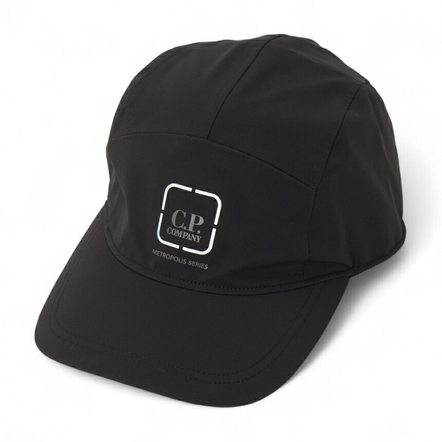 CP COMPANY シーピーカンパニー 2026FW シーピーカンパニー ハット 商品説明 2026FW シーピーカンパニー ハット ブランド CP COMPANY シーピーカンパニー 品番 21CLAC041A 006578A 999 素材 82% Polyamide, 18% Elastan カラ― ブラック サイズ サイズ 横 高さ 頭囲 つば長 重さ/ケース込 単品 19 16 - 7 66g/88g 生産国 中国 付属品 タグ 備考 ● 提供される実測サイズは、測定方法によっては若干異なる場合がございますので、予めご了承下さい。 ● 革製品の場合、ソフトでナチュラルな革で表面が違ったり、微細なシワやスクラッチがあることがありますが、不良品ではありませんので、ご了承ください。 ●メッキ処理された製品の場合、製品の特性上、使用及び摩擦によりメッキがはがれることがあり、メッキの変色、摩耗の毀損などは修理できない場合がありますので、ご了承ください。 ●当店でご購入された商品は、原則として、「個人輸入」としての取り扱いになり、全て韓国の釜山からお客様のもとへ直送されます。 ●個人輸入される商品は、全てご注文者自身の「個人使用・個人消費（日本に居住する者に寄贈される物で、当該寄贈を受ける者の個人的な使用に供される場合を含みます。）」が前提となります。第三者への譲渡・転売が法令で禁止されるもの（医薬品、医薬部外品、化粧品等を含みますが、これに限られません。）もございますのでご注意下さい。 ●通関時に関税・輸入消費税が課税される可能性があります。課税額はご注文時には確定しておらず、通関時に確定しますので、商品の受け取り時に着払いでお支払いください。詳細は こちらご確認下さい。 ●色がある場合、モニターの発色の具合によって実際のものと色が異なる場合がある