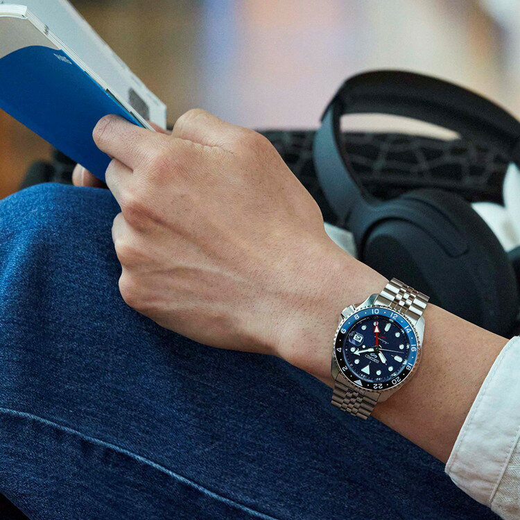 【国内正規品】 SEIKO セイコー5スポーツ SKXシリーズ GMT 42.5mm メンズ 腕時計 ウォッチ 自動巻き ステンレススティールブレスレット ブルー文字盤 青 SBSC003