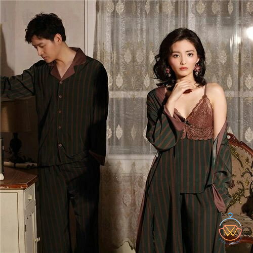 ラックスレーヤールックのペアパジャマ 合成 シルク パジャマ ペア おしゃれ 結婚祝い プレゼント ペアパジャマ サテン シルク パジャマ メンズ ペアルック パジャマ おそろい レディース ルームウェア 可愛い カップル ペア 長袖 寝巻き 上下セット パジャマ ペアルック 前開き 部屋着 ストライプ｜アングル3