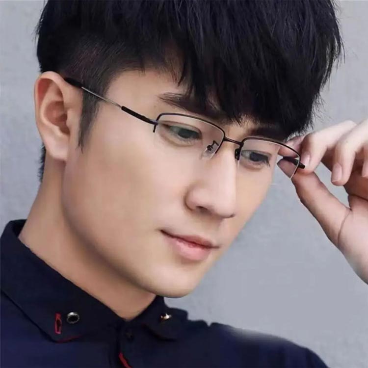 老眼鏡 遠近両用 リーディンググラス 多機能 ブルーライトカット 老眼鏡 チタン合金 眼鏡 調光レンズ付き 紫外線カット 多機能 サングラス 変色 メガネ パソコン用メガネ 軽量 累進多焦点レンズ 調光レンズ老眼鏡 シニアグラス 母の日 運転 敬老の日 父の日 パソコン