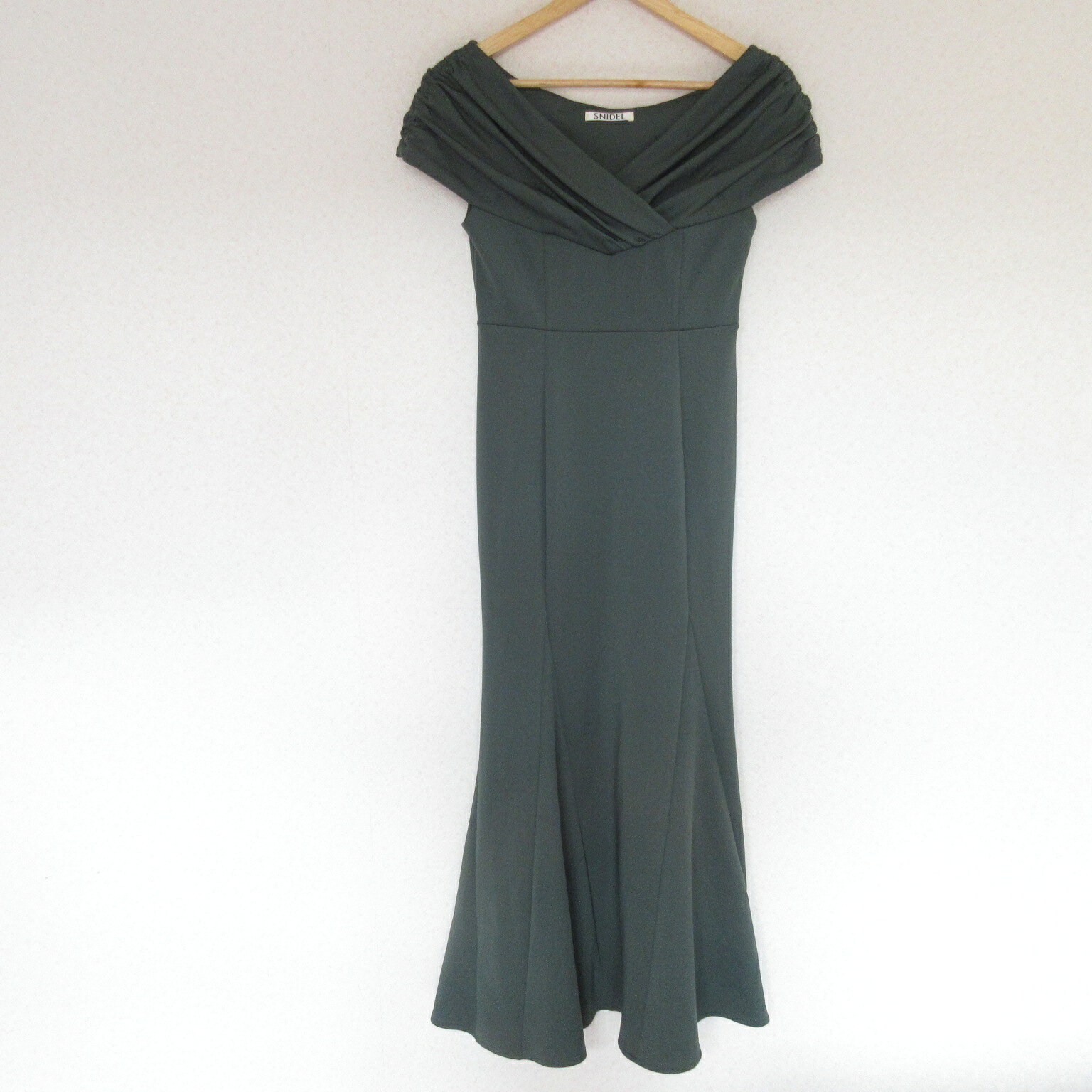 【中古】美品 snidel スナイデル カットタイトドレス ワンピース SWFO221070 サイズ1 グリーン レディース Luxs ブランド古着のリュクスのサムネイル