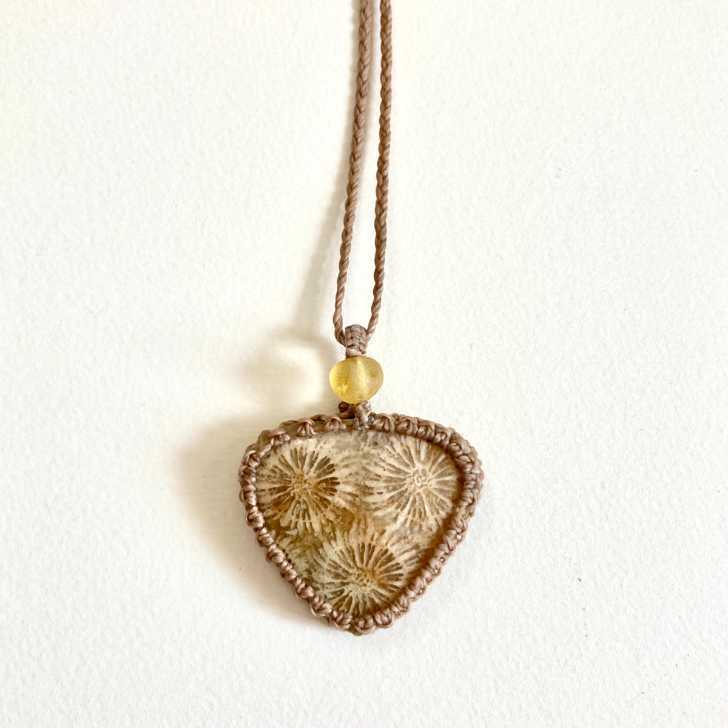 フォッシルコーラルペンダント珊瑚化石化石