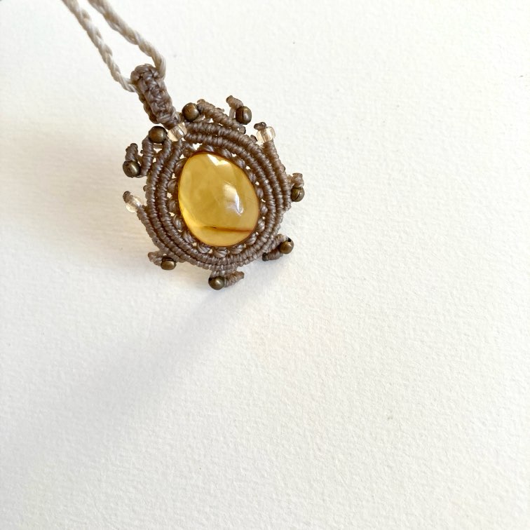 ルース ヒーリングストーンズのアンバーペンダント amber メキシカンアンバー｜アングル2