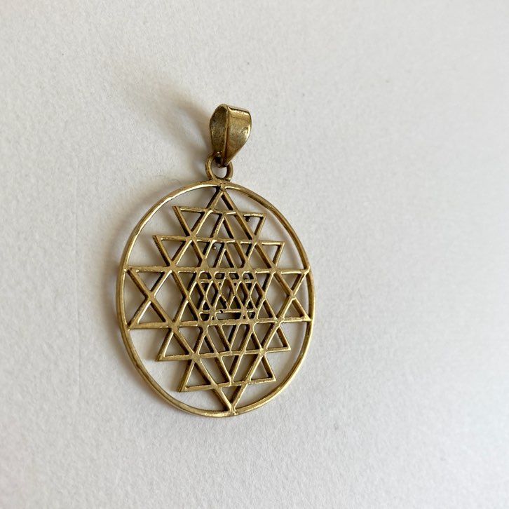 シューリーヤントラペンダントトップ シュリヤントラ 吉祥護符 ヨガ 瞑想 お守り