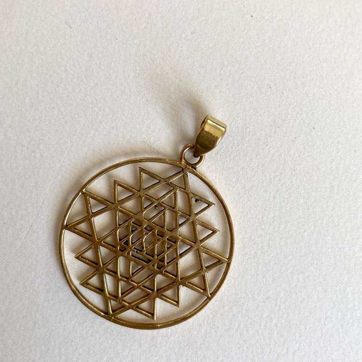 シューリーヤントラペンダントトップ シュリヤントラ 吉祥護符 ヨガ 瞑想 お守り