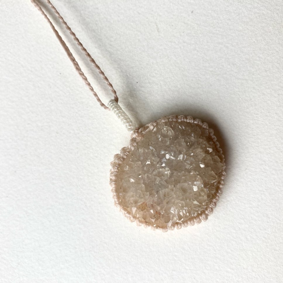 ドゥルージークリスタルペンダント クォーツ ペンダント ヒーリングストーン 結晶