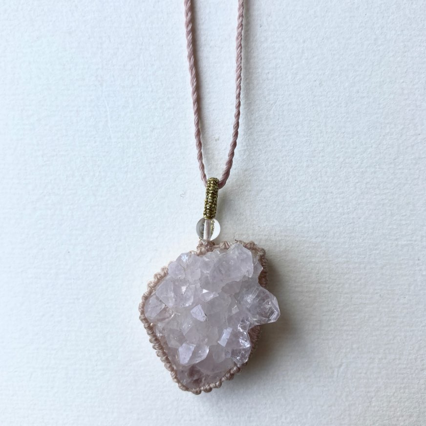 アメジストペンダント 結晶 天然鉱物 ペンダント