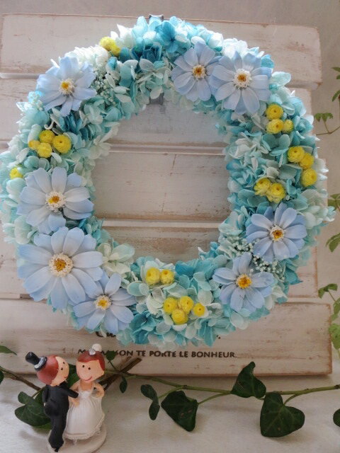 【プリザーブドフラワー】リース　ギフト　プレゼント　お祝い　お誕生日　結婚祝　母の日　青いジニア　卒 ...