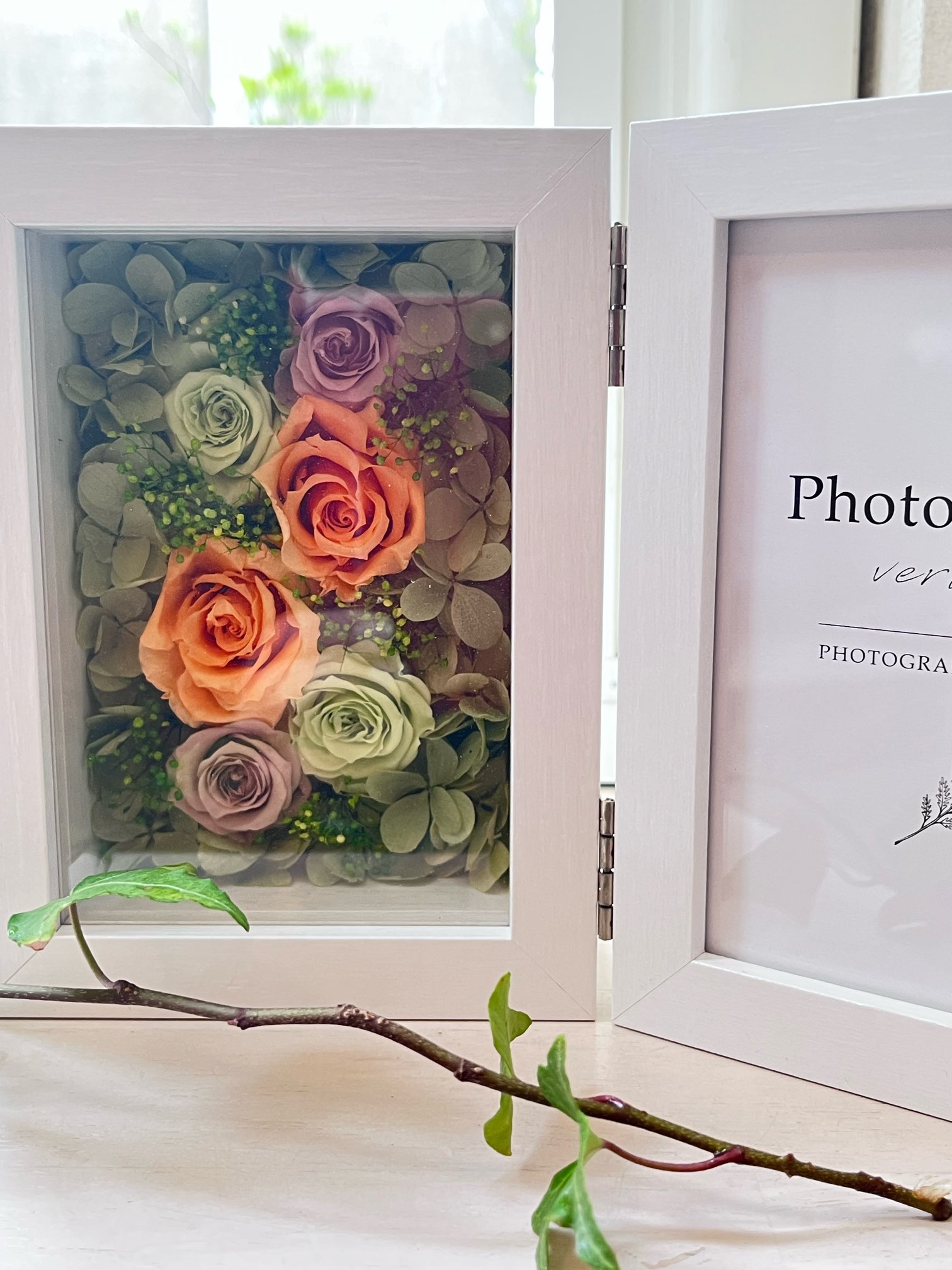 【プリザーブドフラワー】フォトフレーム　写真立て　　お祝い　お誕生日　結婚祝い　出産祝い　母の日　敬老の日　クリスマス　退職　卒業　スーパー SALE半額のサムネイル