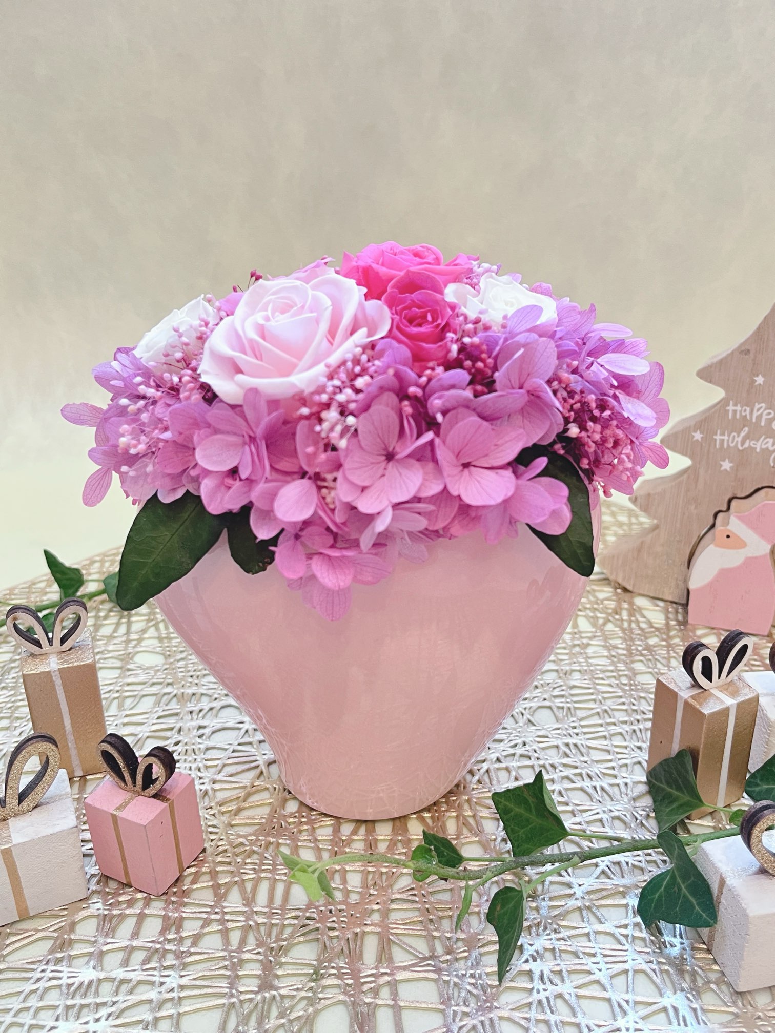 【プリザーブドフラワー】ギフト　プレゼント　お祝い　結婚祝い　お誕生日　母の日　お礼　お見舞い　卒業　退職　　ピンク　ハートの器 【限定1個】のサムネイル