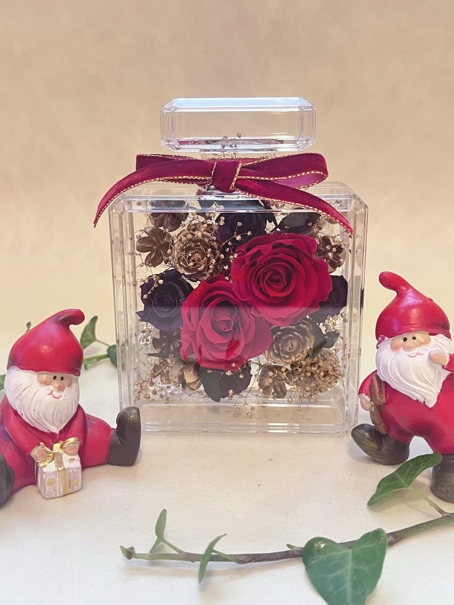 【プリザーブドフラワー】香水瓶　真四角　ギフト プレゼント　クリスマス　お祝い　お誕生日　結婚祝い　母の日　お礼　退職祝い　赤のサムネイル