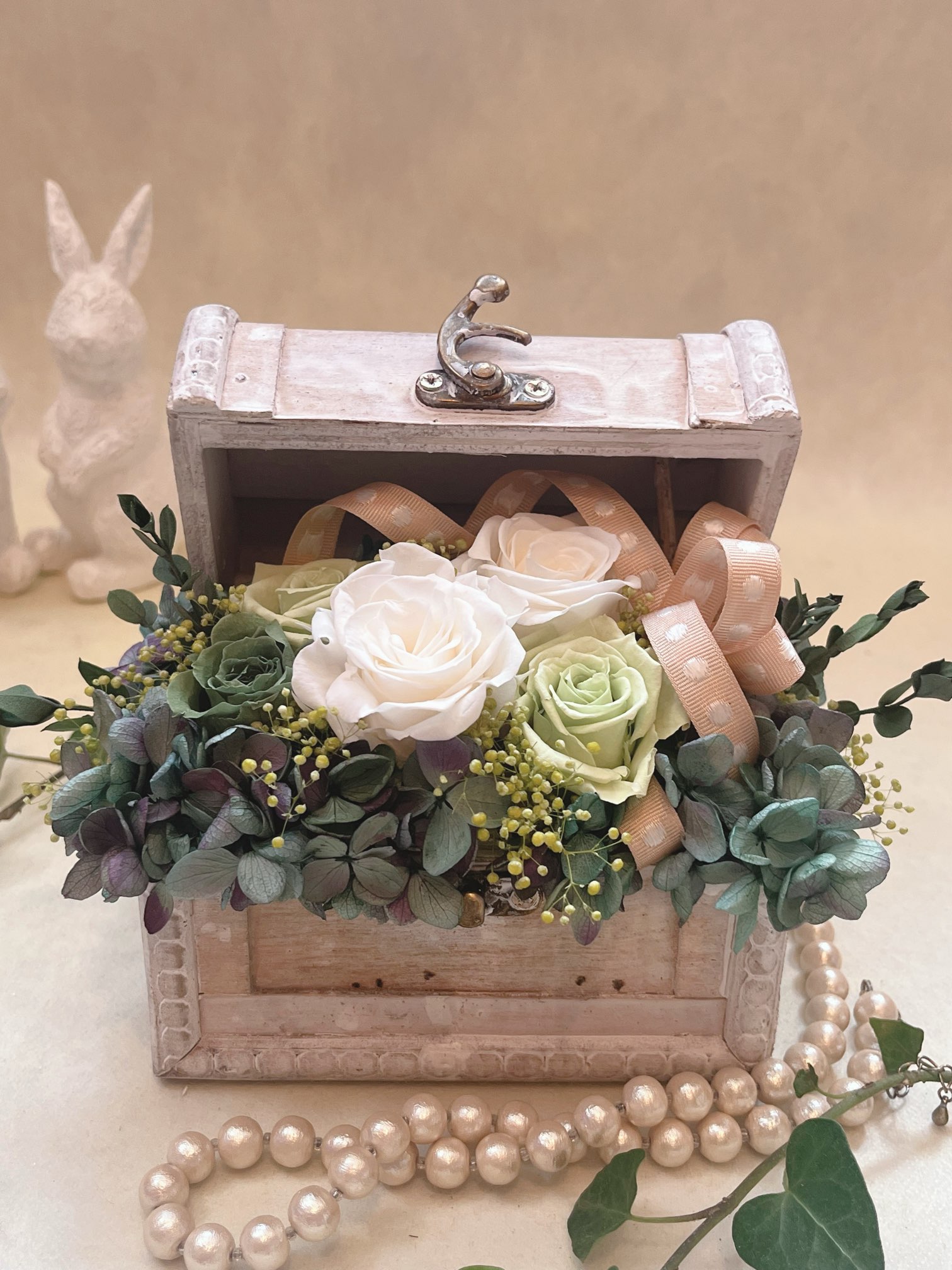 【プリザーブドフラワー】ギフト プレゼント ボックス 白い箱 お祝い お誕生日 結婚祝い 母の日 敬老の日 退職 卒業 お見舞い 白 グリーン