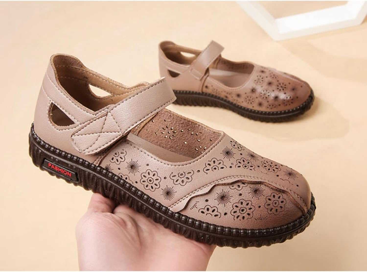 【全店通用25％OFFクーポン】高齢者 靴 レディース シニアシューズ マジックテープ 抗菌防臭 軽量 柔らか 歩きやすい 滑り止め 介護シューズ 婦人靴 夏 幅広 カジュアル 外履き 母の日 ギフト お洒落 透かし彫り 大 lxom-10054817 大森麗萱 サンプル画像3