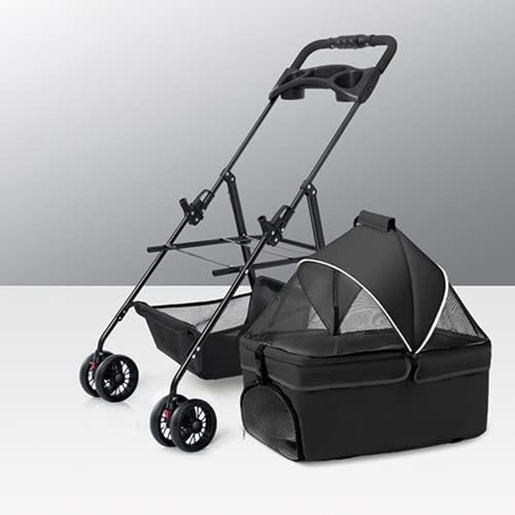 　　　 ◆◇◆売れている秘密◆◇◆ ペットと一緒にお出かけが楽しくなる！分離型ペットカートはキャリーが取り外し可能で、幅広いシーンで活躍します。 通気性と利便性にこだわった設計！長時間のお出かけも快適に過ごせます。 雨や日差しからペットを守る！屋根付きの設計で、上の棚や下のロッカーで必要な物を収納できます。 360度回転する前輪とブレーキ付き後輪で、簡単な方向転換や安全な停止が可能です。 高品質な素材としっかりした作りで、20KGの耐荷重を実現！安心してペットを連れてお出かけできます。 　　　◆◇◆注意事項◆◇◆ご覧のモニターの環境、撮影環境により実物と色味が異なって見える場合がございます。湿った状態で他のものと擦り合わせると色が移る恐れがあります。濃色品の洗濯時は、白色、淡色と分けて洗ってください。説明 「魅力的なペットカート：ペットバギー、4輪、軽量、折りたたみ式、360°回転、ブレーキ付き、20Kgの耐荷重」 【便利な分離型ペットカート】キャリーの取り外しが可能で、幅広いシーンで活躍します。移動だけでなく、ドライブボックスや簡易ハウス代わりとしても使えて、ペットとのお出かけがますます楽しくなります。 【優れた通気性と利便性】ペットベビーカーには網目窓が装備され、通気性に優れ、長時間でも蒸れ感がありません。飼い主が直接換気窓を開けて給餌することもでき、ペットも外部の環境を観察できるので、好奇心が十分に満たされます。 【使いやすい設計】雨や日差しからペットを守る屋根や、コップやおやつなどの小物を保管できる棚、大容量のロッカーなど、便利な設計が充実しています。さらに、シートベルト付きでペットの安全も確保します。 【360度回転前輪＆ブレーキ付き後輪】前輪が360°回転し、小回りがきくので、方向転換が簡単になります。後輪にはブレーキが付いており、信号待ちや買い物時など停止する際に便利です。坂道も安心して移動できます。 【頑丈な仕様】炭素鋼のフレームとオックスフォードポリエステルの生地で作られており、耐荷重は約20KG。頑丈な造りで安心してお使いいただけます。