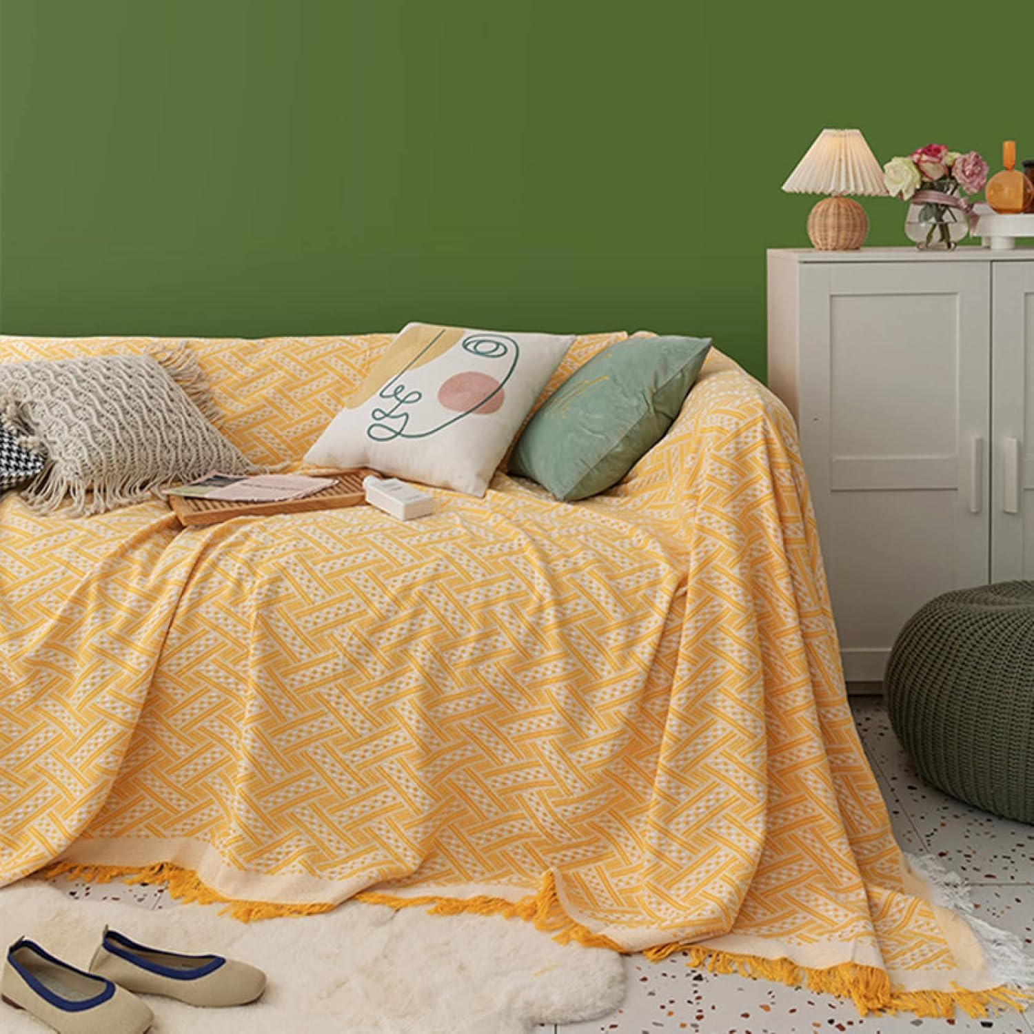 　　　 ◆◇◆売れている秘密◆◇◆ 【サイズ】：90*180cm 90*210cm 90*240cm 90*90cm 90*150cm 130*180cmが1人掛けソファーに適用する 180*180cm 180*230cmが肘付きの場合2人掛けソファーに適用、肘なしの場合3人掛けソファーに適用する 180*260cm 180*300cm 180*340cm3~4人人掛けソファーに適用 230*250cm2~3人掛けソファーに適用 230*275cm 230*340cm●【生地】綿と麻の素材感、お肌にも優しく赤ちゃんがいるご家庭にも安心です。 【お手入れ簡単】：汚れが付いてもあまり目立たなそうだし、汚れても丸洗いできます。お昼寝用のブランケットとしても使っていて、肌触りも良く適度な重さもあるので安心感があります＾＾身近に感じる安心なワッフル調素材：幅広い年齢グループに人気の欧米風素材、肌触りもいい。ある程度では爪とぎ防止できる。これ1枚をお子供?ペットとお気軽にソファを変身します。 【おしゃれなデザイン】：お部屋内のインタリアと合いやすく、使うと室内の雰囲気も明るくなりますぞ 両面が違っていますが どちらの面も正常に利用できます。飽きたときはベッドにかけたり多目的でつかえます。素材：コットン、麻、ポリエステル混合。 　　　◆◇◆注意事項◆◇◆ご覧のモニターの環境、撮影環境により実物と色味が異なって見える場合がございます。湿った状態で他のものと擦り合わせると色が移る恐れがあります。濃色品の洗濯時は、白色、淡色と分けて洗ってください。説明 -