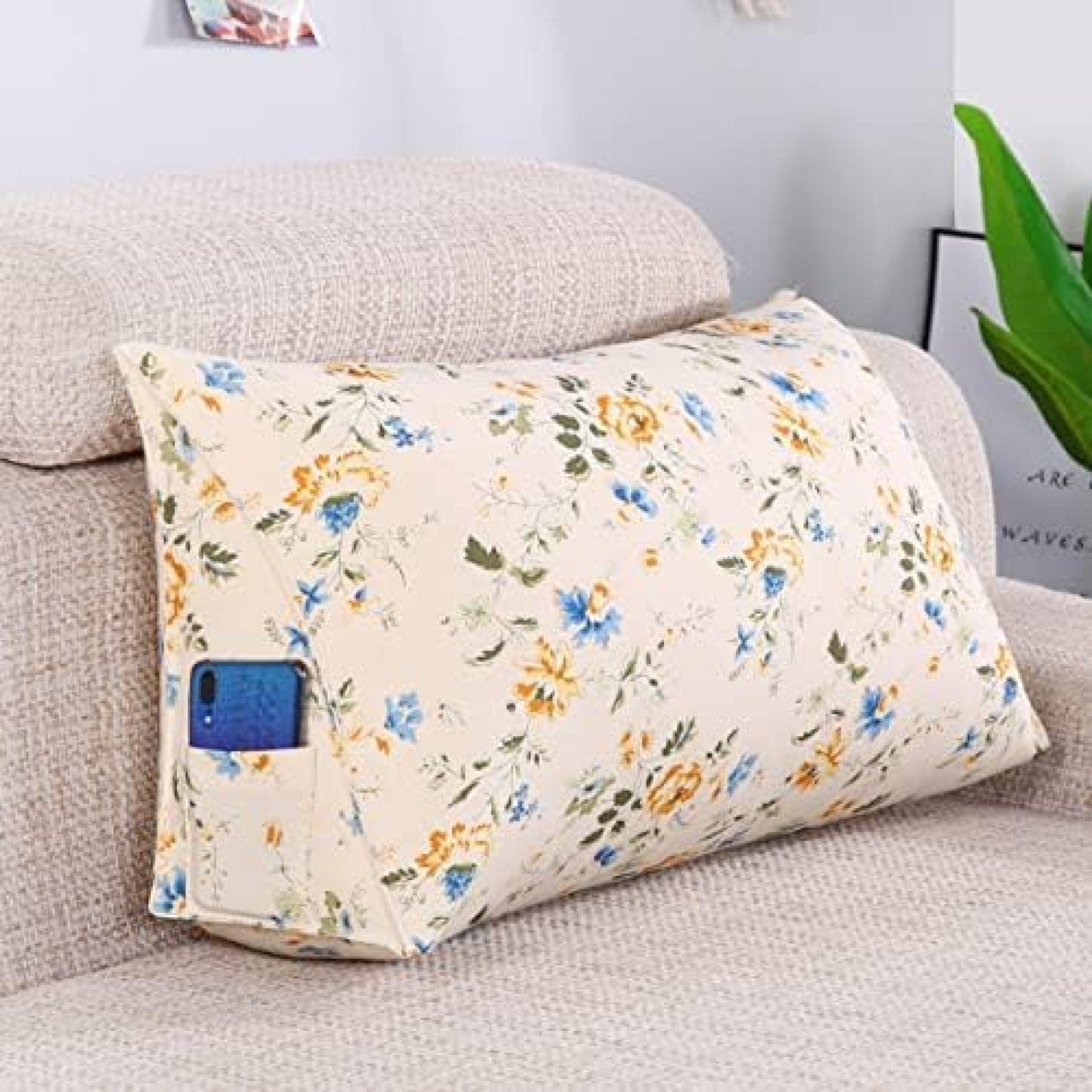 　　　 ◆◇◆売れている秘密◆◇◆ 【製品仕様】 ●カバー素材：コットン ●中身素材：PPコットン●サイズ：70X35X20cm（ご注意：サイズには3cmの誤差があります。） 　 体の負担を軽減：サポート感、いい支え、いい気持ち、体にフィットするデザイン。大きいけど軽い、使いに便利です！ 花柄のオシャレなデザインでお部屋を華やかに！男女兼用で使える！ 使い方いろいろ！リビングやベッドで幅広く活躍する背もたれクッション！ カバーが洗える！常に清潔に保てる気持ちの良い家具！ 在宅ワークやおうち時間に最適！首や腰の疲れを緩和する一人用のソファクッション！ 　　　◆◇◆注意事項◆◇◆ご覧のモニターの環境、撮影環境により実物と色味が異なって見える場合がございます。湿った状態で他のものと擦り合わせると色が移る恐れがあります。濃色品の洗濯時は、白色、淡色と分けて洗ってください。説明 「快適なリラックスを楽しむための極上三角クッション - 70X35X20サイズのソファやベッドに最適なハイバックタイプ7枕」【製品仕様】 ●カバー素材：コットン ●中身素材：PPコットン●サイズ：70X35X20cm（ご注意：サイズには3cmの誤差があります。） 　 体の負担を軽減：サポート感、いい支え、いい気持ち、体にフィットするデザイン。大きいけど軽い、使いに便利です！ 【花柄のオシャレなクッション】 花柄な可愛い三角まくらは置くだけでおしゃれなインテリアに！ どんなテイストの家具とも馴染みやすく、男女兼用で使えます。 【おしゃれな背もたれクッション】リビングのソファーで横になる時、ベッドの上で背もたれや枕、ひじ置きがわりに、幅広く使えるインテリア雑貨です。 【カバーが洗える！】レストクッションのカバーは取り外し可能で洗濯できます。 常に清潔に保てて気持ちが良い家具です。 【在宅ワークのお伴に】 自宅でのテレワークやデスクワーク、リモート授業の椅子用にも使える三角クッション。 長時間の座った姿勢でおこる首や腰の疲れ緩和にはいかがでしょうか？