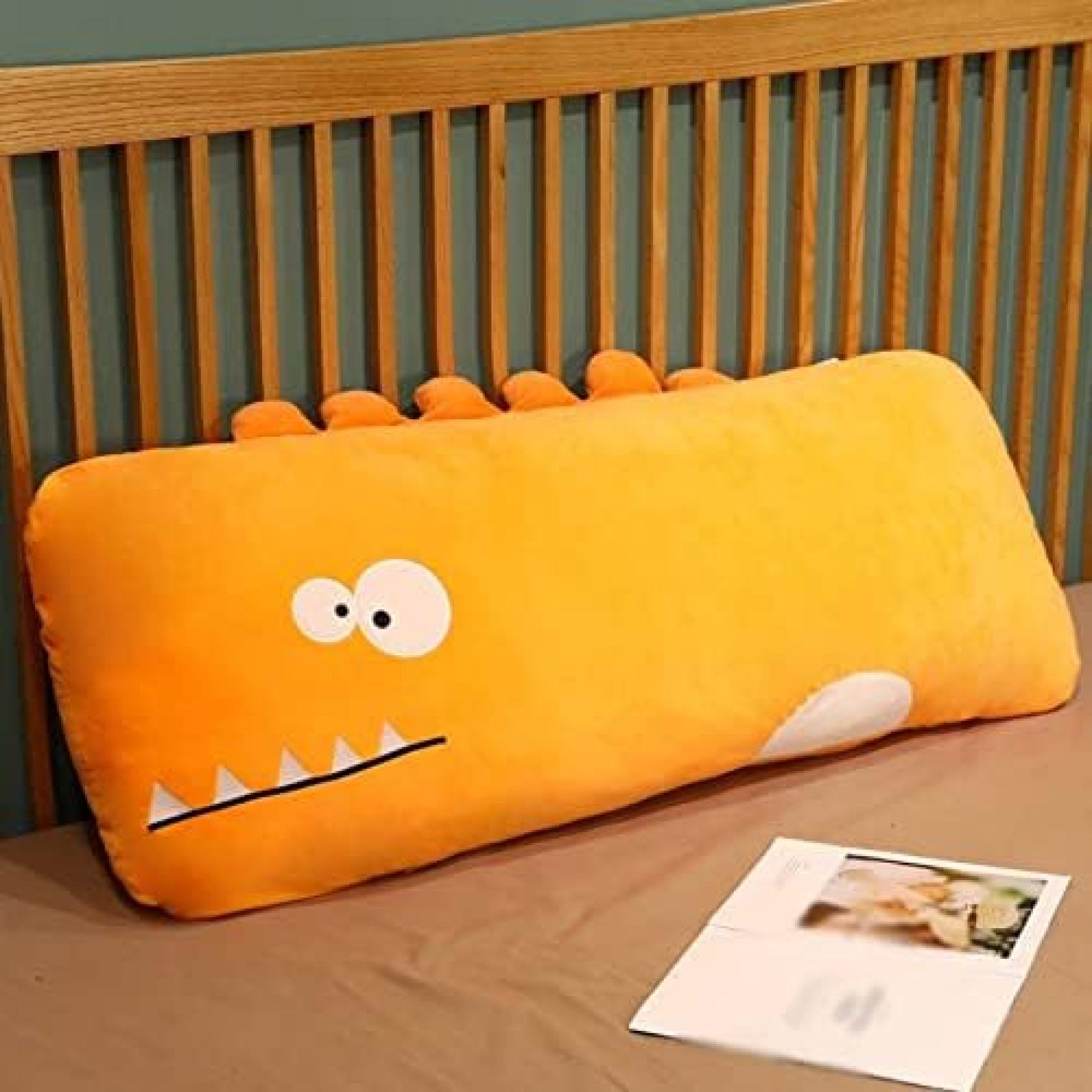 　　　 ◆◇◆売れている秘密◆◇◆ 腰と背をリラックスさせる: 長時間の座ったままの作業やリラックスする際、上半身をしっかりサポートし、肩や背中の負担を軽減し、快適な姿勢を保ちます。 多くのシーンで使用可能: 学生、会社員、運転手など、様々な人々に適しています。ベッド、オフィスチェア、ソファなどどんな場面でもご使用いただけます。 読書やテレビ視聴に最適: お好みの場所に置いて、快適な読書やテレビ鑑賞に最適です。 柔らかい素材: 厳選された素材で作られたカバーとPPコットン製インサートが、柔らかで耐久性があり、背中や首のサポートを提供します。 うつ伏せ寝の方にも: アームレストのないコンパクトな設計で、うつ伏せ寝の方にも快適なサポートを提供します。 　　　◆◇◆注意事項◆◇◆ご覧のモニターの環境、撮影環境により実物と色味が異なって見える場合がございます。湿った状態で他のものと擦り合わせると色が移る恐れがあります。濃色品の洗濯時は、白色、淡色と分けて洗ってください。説明 "最高のリラックスを提供するウェッジ枕カバー - 洗える北欧デザインで快適な背もたれサポートを" 腰と背をリラックスさせる: TVを観る、PC作業する時に最適。肩や背中の筋肉の負担を減らし、心地よくリラックスできます。 対象者とシーン選ばず: 学生や会社員、運転手、健康に問題のある方にもおすすめ。ベッドやオフィスチェア、ソファなど、どんなシーンでも活躍します。 読書に最適: 読書やテレビ視聴に最適。子供たちも安心して使えるように設計されています。 柔らかい質感: 厳選された素材で作られた柔らかいカバーとPPコットン製インサートがしっかりサポート。通気性に優れ、耐久性も抜群です。 うつ伏せ寝の方にもおすすめ: アームレストがないので狭い場所にも収まり、うつ伏せ寝の方にも快適なサポートを提供します。