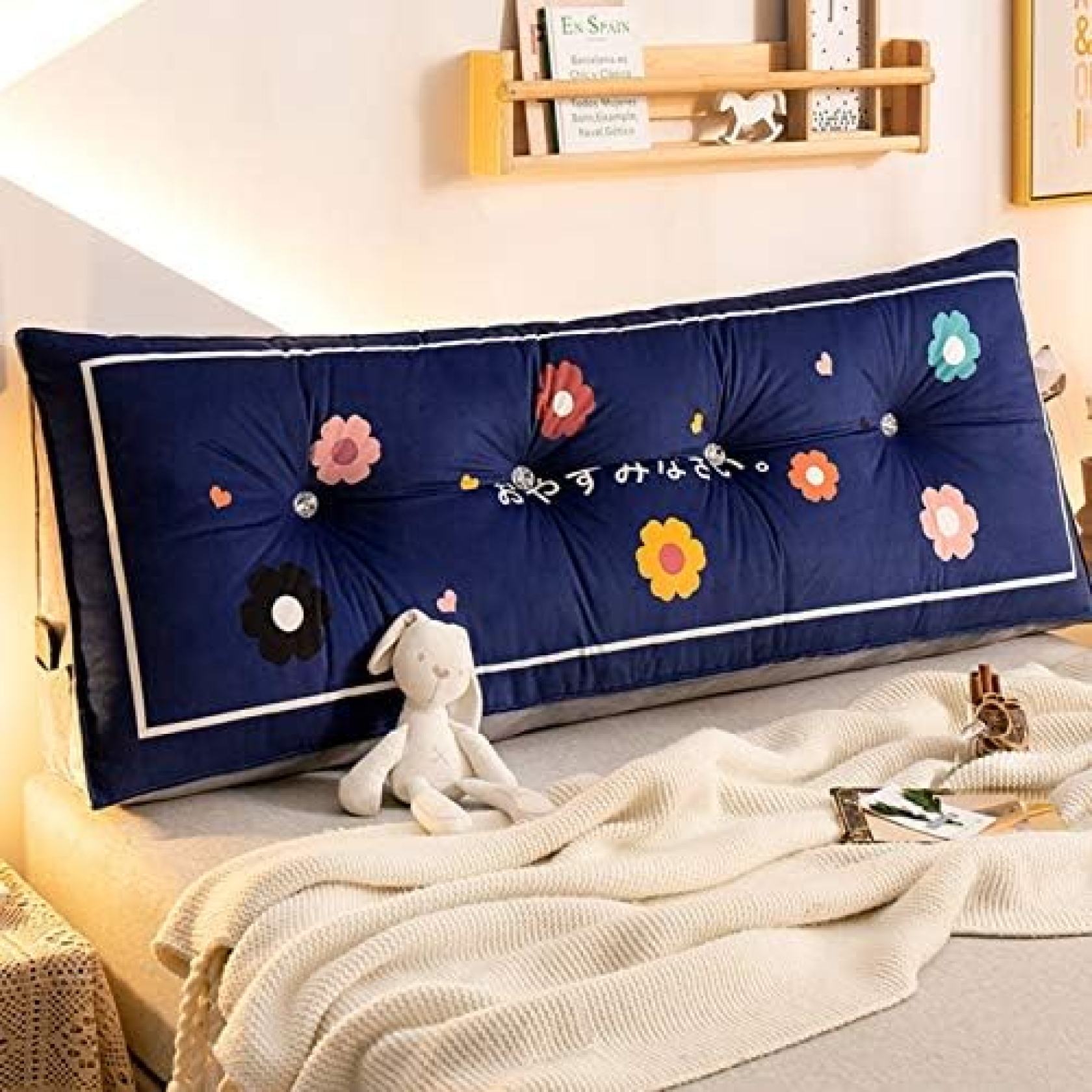 　　　 ◆◇◆売れている秘密◆◇◆ ●【製品仕様】：サイズ：横*縦*高さ 90*50*20cm 120*50*20cm 150*50*20cm 180*50*20cm 200*50*20cm 大きいけど軽い、使いに便利です！　　　　【優れた肌触り】三角クッションのカバーは裏、中、外三層構造の高品質空気層生地を採用し、毛玉やシワになりにくいです、肌馴染みよく、通気性に優れ、寝ている間の汗を吸収?発散し、いい睡眠環境を保ってくれます。カバーを取り外して洗濯できます。もちろん抗菌、防臭、防カビ対応で。 【人間工学デザイン】頭や腰へのフィット感を重視したデザインで、圧力を解放し健康状態に貢献。読書やテレビ視聴も快適に楽しめます。ベッドやソファに置いて使用し、頭をぶつけないように工夫された設計です。 【便利なポケット付き】サイドにスマホやリモコンを入れるポケット付きで、運転、テレビ視聴、読書、リラックスタイムに最適。鮮やかな色合いと耐久性にも優れています。 【取り外し可能な枕カバー】簡単なクリーニングのために取り外し可能な枕カバーを採用。ジッパー付きで取り外しも楽々で、清潔な状態をキープします。 【幅広い使い方】標準的なベッドからデイベッド、プラットフォームベッド、寮のベッドまで幅広く対応。また、ソファやポーチスイングなどでも快適な背中のサポートが可能です。お手元の状況に合わせて自在に活用できます。 　　　◆◇◆注意事項◆◇◆ご覧のモニターの環境、撮影環境により実物と色味が異なって見える場合がございます。湿った状態で他のものと擦り合わせると色が移る恐れがあります。濃色品の洗濯時は、白色、淡色と分けて洗ってください。説明 北欧風デザインの洗える三角ウェッジクッション - ローズカラー - ベッド用読書枕 - ヘッドボード背もたれサポート - 90*50*20cm - リラックス必須アイテム●【製品仕様】：サイズ：横*縦*高さ 90*50*20cm 120*50*20cm 150*50*20cm 180*50*20cm 200*50*20cm 大きいけど軽い、使いに便利です！　　　　【優れた肌触り】三角クッションのカバーは裏、中、外三層構造の高品質空気層生地を採用し、毛玉やシワになりにくいです、肌馴染みよく、通気性に優れ、寝ている間の汗を吸収?発散し、いい睡眠環境を保ってくれます。カバーを取り外して洗濯できます。もちろん抗菌、防臭、防カビ対応です。 高品質空気層生地を採用し、肌触りが良く、通気性に優れています。夜間の汗もしっかり吸収?発散してくれます。 サイドにはスマホやリモコンを入れるポケットが付いており、様々なシーンで活躍します。 取り外し可能で洗える枕カバーが付いており、お手入れも簡単です。 標準的なベッドやソファ、窓際など、さまざまな場所で使用可能。しっかりとした背中のサポートが得られます。