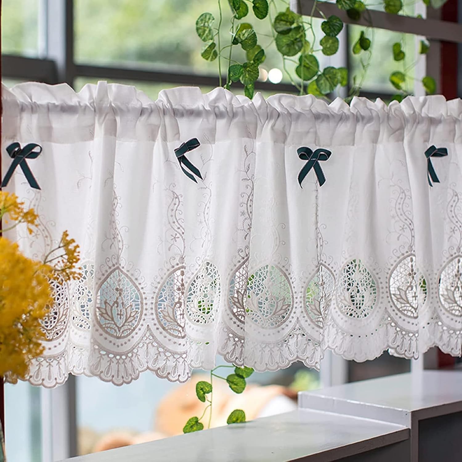 カーテンショートキッチンカーテン中空刺繍レースハーフカーテン、カントリースタイルカフェ半透明ビス..