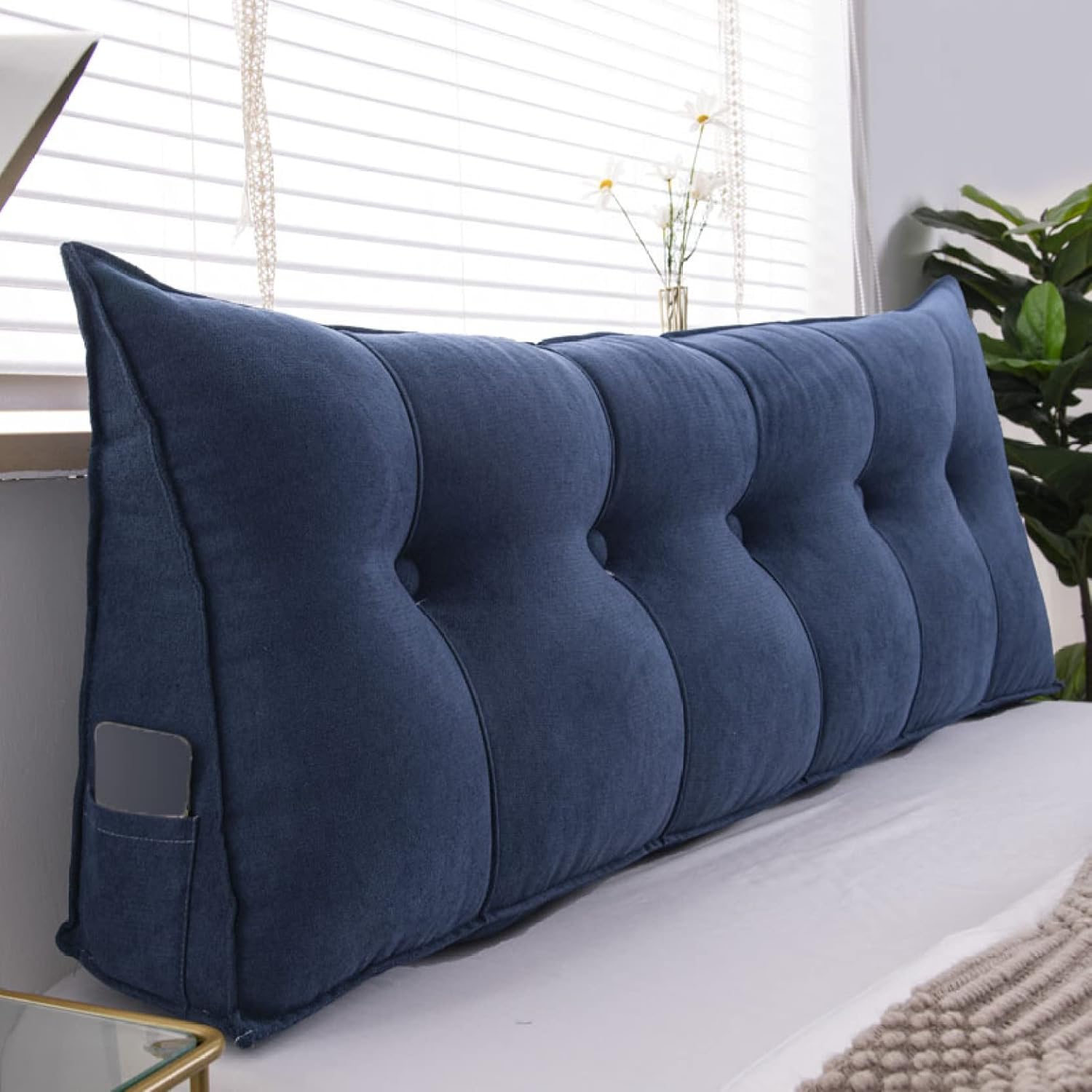 　　　 ◆◇◆売れている秘密◆◇◆ 【人間工学に基づいたデザイン】人体工学に基づく設計:楔形枕は人体工学に基づいて設計され、同時に腰、背中、首、頭を科学的に完全に支持し、座り方を大幅に改善した。同時に腰部に異なる外物の耐性を提供し、と腰部の圧力をできるだけ軽減する。 【対象者とシーン】学生、会社員、運転手、は長期コンピュータ、健康に問題のある人。ベッド、オフィスチェア、ソファ、その他の背もたれを支える場面など、あらゆる場面で使用できます。この枕は、、母の日、クリスマス、誕生日プレゼント、記念日、父の日など、ほとんどの機会やフェスティバルに適しています。 【サポート枕】子供がベッドやソファーで電子ゲームをしているとき、大人はいつも彼らの悪い座り方が骨格の健康発育に影響を与えるのではないかと心配しています。そして、この枕は科学的なサポートを提供してあなたの面倒を解消することができます。背中を支え、骨の成長を守る力を提供します。 【広く使われています】標準的なベッド、デイベッド、プラットフォームベッド、寮のベッド、二段ベッド、またはその他のベッドには快適なヘッドボードが必要です。深いソファ、ベンチ、ポーチスイング、トレーラー、窓際の座席、またはその他の深い場所でも快適な背中のサポートが必要です。 【プレゼントにも】ベッドとソフトベッド、 ソファーベッド、窓側の座席、ソファ、 パーティーや屋外でも。母の日、父の日、誕生日、お祝いなどの贈答品としてもおすすめです。 商品発送のタイミング：通常、ご注文から2〜3日営業日内を目安にご発送致しております。 商品到着のタイミング：通常、ご発送から6〜8日営業日以内に到着いたします。 土曜?日曜?祝日?繁忙期明けには配送が混雑いたしますので、お届け時間は多少前後する場合がございます。納期の確認等はごメールにてお気軽にお問い合わせ下さいませ。 　　　◆◇◆注意事項◆◇◆ご覧のモニターの環境、撮影環境により実物と色味が異なって見える場合がございます。湿った状態で他のものと擦り合わせると色が移る恐れがあります。濃色品の洗濯時は、白色、淡色と分けて洗ってください。説明 -