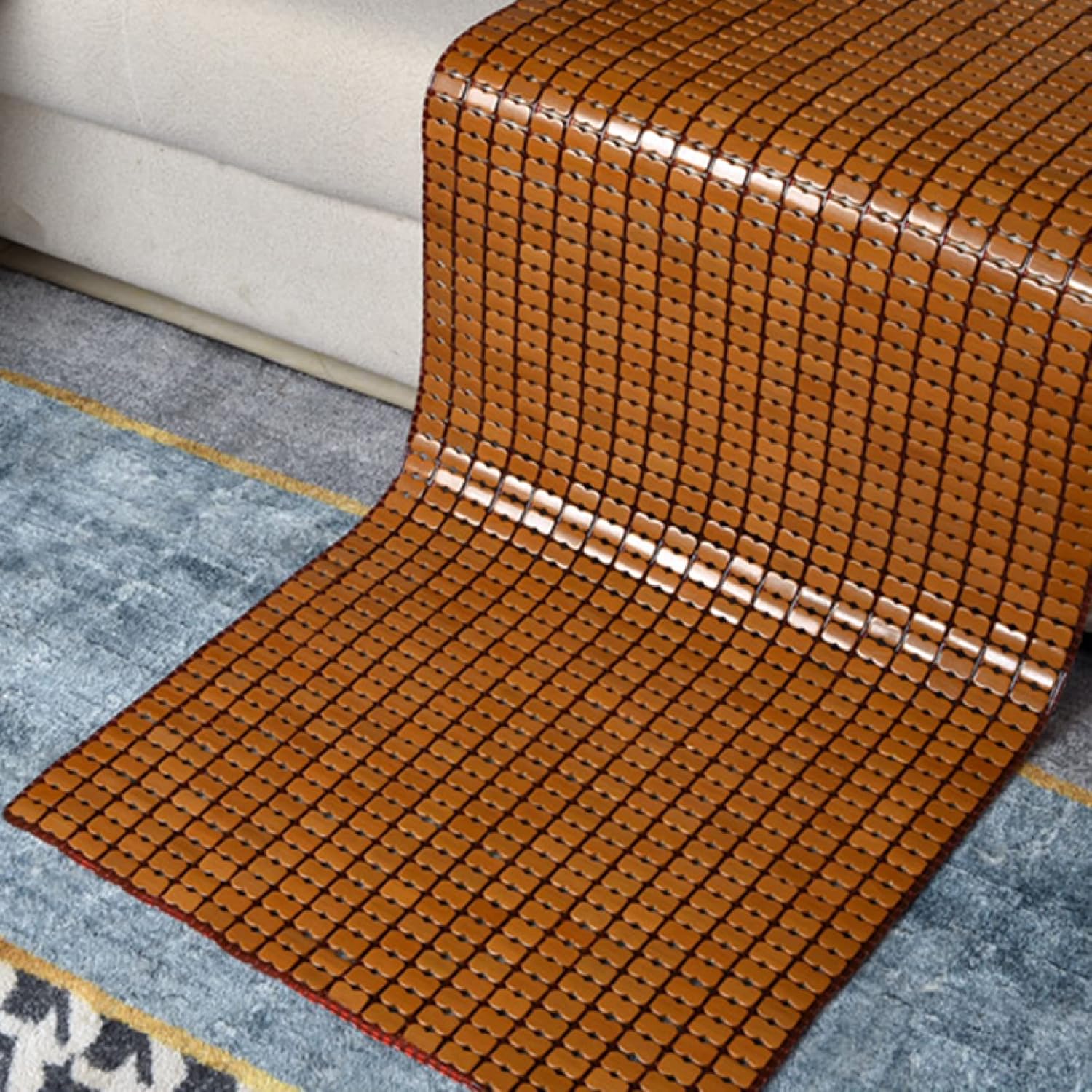 　　　 ◆◇◆売れている秘密◆◇◆ 素材： 竹「快適 抗菌」エアコンが苦手な方でも快適に。節電?節約にもつながる環境にも優しい寝具です。抗菌?除菌?防虫?消臭効果もあるすぐれもの。【使用上の注意】 ?切断?研磨などの工程中に発生した「切り粉」や「ささくれ」が残っていることがあります。ご使用前に乾いた布で軽く全体を乾拭きしていただき、これらを取り除いてからご使用ください。 【素材】 安全で肌にやさしい素材：私たちの竹マットは天然の竹で作られています。ホルムアルデヒドの測定データは、着色せず、健康的で、自然な炭化です。特徴：リッチで絶妙な麻雀デザイン、ファッショナブルで雰囲気のある、すべての周りの丸みを帯びたエッジ、ワイドエッジ工芸、竹マットの美しさを高め、また竹マットの耐摩耗性を高め、その寿命を延長することができます。 春?夏?秋の暖かい夜を涼しく快適に過ごし、楽しい時間を過ごすことができます。 【接触冷感】竹は接触冷感の素材として、熱の伝導率が大きく、熱と湿気などをよく阻んで、ひんやり感と清潔感を保つことができます。暑い夏の夜におすすめます。通気性にもすぐれ熱がこもりにくく、快適にお休みいただけます。これを敷くと寝汗がすごかった方も寝やすくなります。 「広い使用範囲」:夏麻雀クッション、オフィスチェアクッション、ダイニングチェアシートクッション、夏マットマット、コンピュータチェアソファマット、寝椅子、出窓。 寝室やリビングルームで使用できるマットは、夏には爽やかな気分になります。実用性も美観性も備えていて、気軽にお部屋の飾り付けを変える。 長時間直射日光に当てると暑くなり、竹が割れる恐れがありますので、十分にご注意ください。 : 【1pc(セットではありません)で販売しています。写真の枕カバーと装飾は撮影にのみ使用され、含まれていません】好きな色とサイズをご自由に選んで、組み合わせてください。 ご購入する前にぜひ自宅家具のサイズを確認してください。 　　　◆◇◆注意事項◆◇◆ご覧のモニターの環境、撮影環境により実物と色味が異なって見える場合がございます。湿った状態で他のものと擦り合わせると色が移る恐れがあります。濃色品の洗濯時は、白色、淡色と分けて洗ってください。説明 -