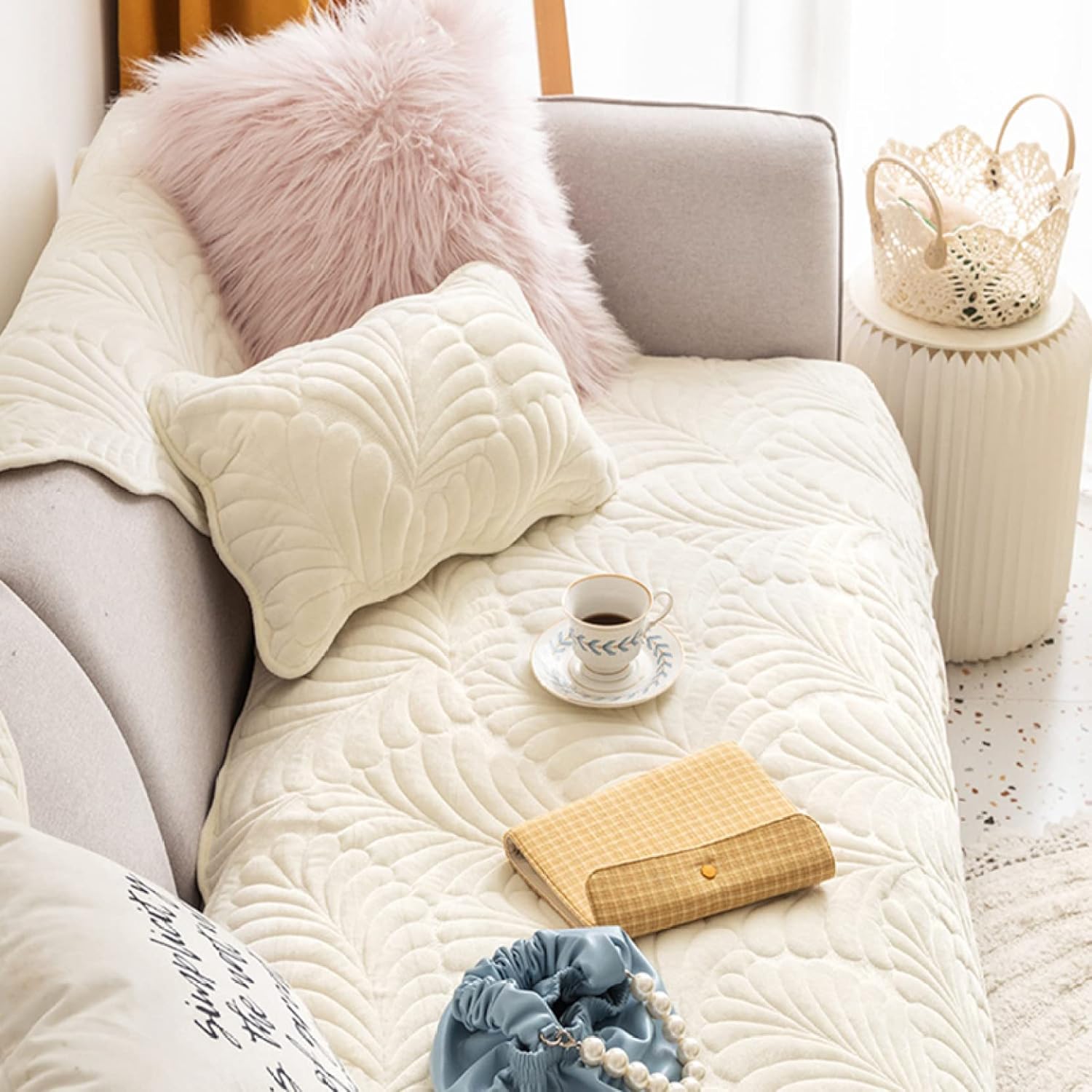 ソファーカバー ベージュ マルチカバー 1-4人掛け用 ホワイト 肘あり/なし 柔らか 北欧 ラグマット おしゃれ ベロア ファッション ソファー保護 綿クッション モダン キルト 肘掛けカバー ぴっ [3]