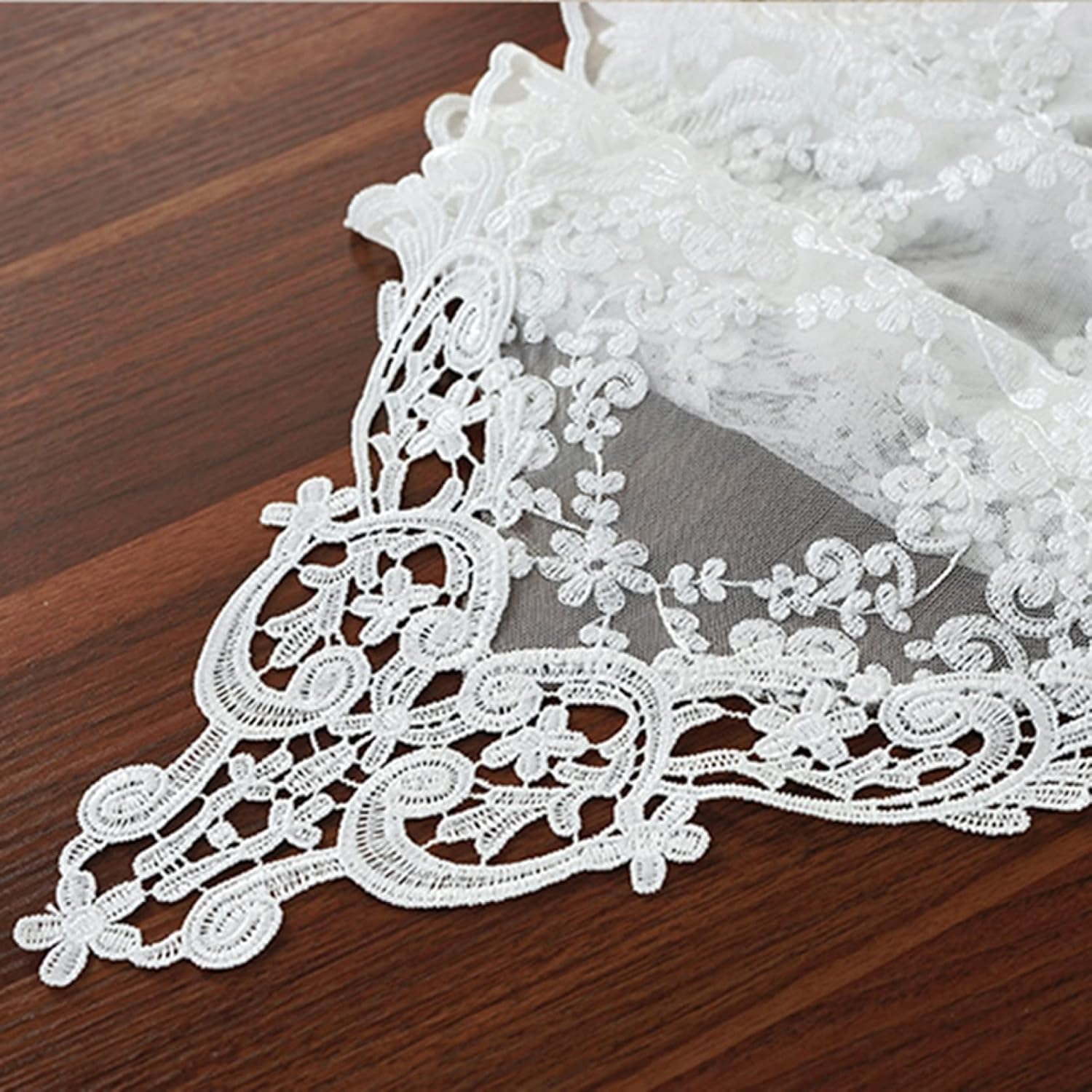 楽天大森麗萱テーブルランナー 白 ゴールド 黒 おしゃれ 撥水 お正月 30*150 北欧 レース 白色 宮廷風 華奢 エレガンス シンプル テーブルクロス テーブル掛け テレビカバー インテリア レストラン 家