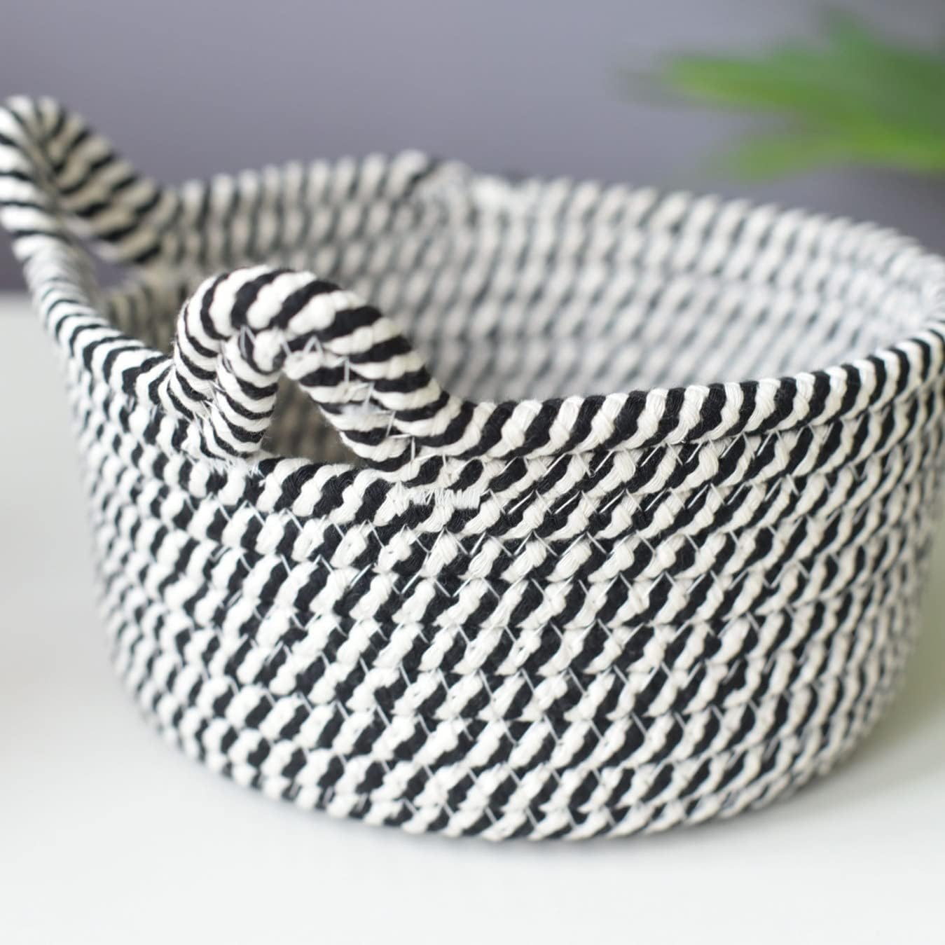 猫の耳飾りバスケット ロープバスケット 手作り 手編み バスケット 丸い ナチュラル 編み物 S 収納バスケット 小物入れ お菓子収納 果物収納 パン収納 玄関収納 オフィス収納 様式 カゴ 雑貨収納