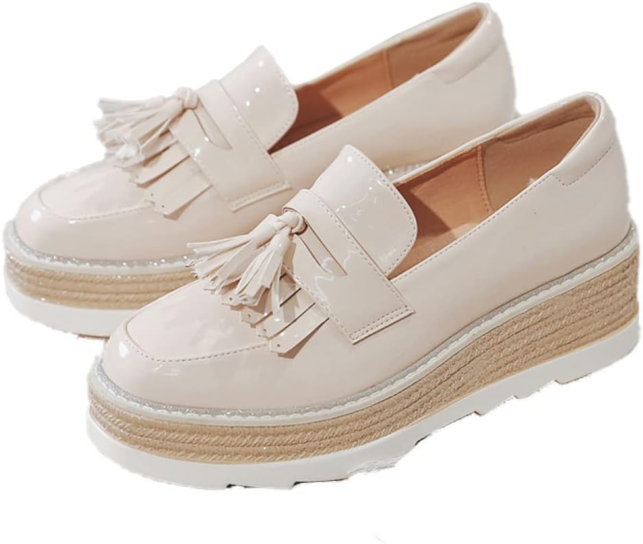 　　　 ◆◇◆売れている秘密◆◇◆ ヒールの高さ：6 cm 【カラー】：ブラック 杏色 【サイズ】：22cm 22.5cm 23cm 23.5cm 24cm 24.5cm 22センチ 22.5センチ 23センチ 23.5センチ 24センチ 24.5センチ ◆脱ぎ履きが楽ちんなスリッポンタイプで、上品さの中にも程よいリラックス感が溢れています。 お届けまでの日数(発送〜到着)：お届けまでの日数(発送〜到着)：約7〜10日 ※天候?交通状況などにより遅れが生ずる場合がございます。 ◆厚底なのに軽量で疲れにくいので、通勤や通学などにも最適です。また、通気性にも優れているので、快適に長時間着用いただけます。 ◆らくちんな履き心地で、足が痛くない＆疲れないと好評です。長時間歩いても疲れにくく毎日履いても飽きない！ ◆春?夏?秋?冬 のオールシーズンの季節に合わせ、20代、30代、40代、50代、60代と年齢 を問わずオシャレを楽しんでいただけます。 適用シーン：運転用、旅行、ご出掛け、立ち仕事、通学、デート、普段履きなどお すすめです。 　　　◆◇◆注意事項◆◇◆ご覧のモニターの環境、撮影環境により実物と色味が異なって見える場合がございます。湿った状態で他のものと擦り合わせると色が移る恐れがあります。濃色品の洗濯時は、白色、淡色と分けて洗ってください。説明 ヒールの高さ：6 cm 【カラー】：ブラック 杏色 【サイズ】：22cm 22.5cm 23cm 23.5cm 24cm 24.5cm 22センチ 22.5センチ 23センチ 23.5センチ 24センチ 24.5センチ 幅広や甲高のお客様には、ワンサイズ（＋0.5cm）upをお進めします。画像撮影時の状況や、PC画面上での環境等により、多少色調に差異がある場合がございます。◆お酒落に、手軽に、カジュアルに。毎日のお出掛けを楽しむなら厚底スリッポンがおすすめ。◆散歩や買い物などで、スーパーやショッピングモール等へお出かけの際に、着用されることが最適です。◆吸汗性?通気性もよく、季節を問わずオールシーズンでご利用いただけます。◆滑りにくい、合成ゴムソール：クッション性も高く滑りにくいので安心して歩ける。◆らくちんな履き心地で、足が痛くない＆疲れないと好評です。長時間歩いても疲れにくく毎日履いても飽きない！◆スリッポン レディース 厚底 ローカット スニーカー インヒール ナースシューズ レディース 靴 フラットシューズ シューズ 大きいサイズ オシャレ ぺたんこ PU 黒 白 銀色 無地 カジュアル キャンバス 美脚 歩きやすい 春 夏 秋 冬 疲れない お洒落 上品 履き心地 痛くない 学生 通勤 通学 白 ブラック ダークブルー ブルー ワインレッド ホワイト 青 春夏 秋冬 紺色 灰色 金色 銀色 ブラウン ゴールド シルバー アイボリー ネイビー グレー シルバー ベージュ レッド【返品?交換の条件】返品は未使用のもののみ到着後7日以内にご連絡いただいたもののみお受けいたします。