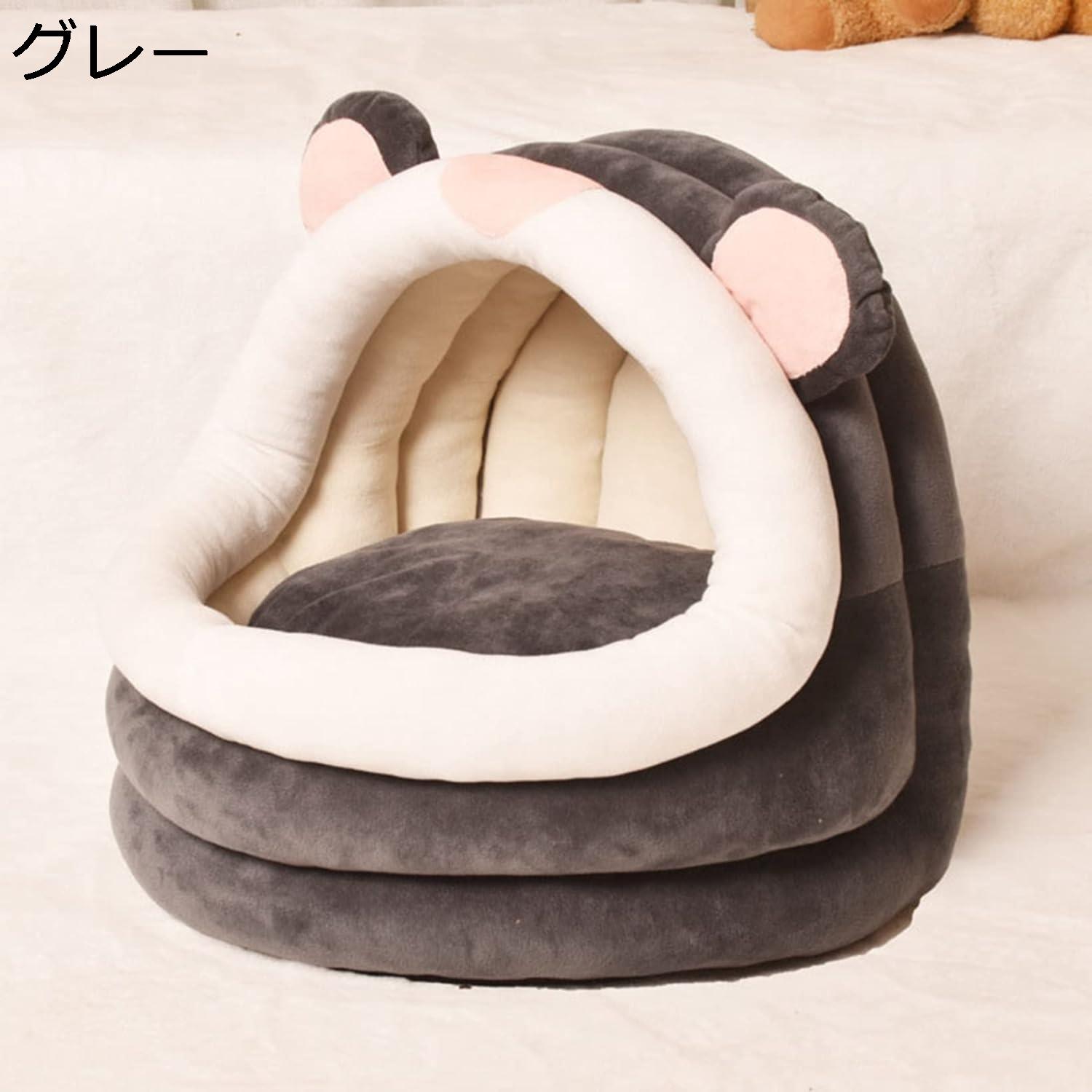 　　　 ◆◇◆人気の秘密◆◇◆ もぐりこむ猫の習性で、ドーム型猫ベッドの入口の開口部が小さく設計されております、外の風を有効に遮断できます。秋冬の寒さ対策はもちろん夏場のエアコンの冷え対策にも大活躍。 もっちりとした感触の柔らかベッドが愛ネコと愛犬の体をやさしく包まれ、ふんわり支えます。 安定した底は滑りにくく、滑りやすい床に置いてもペットがベッドに飛び乗る心配がなく安心です。 水洗いできるので愛犬?愛猫の健康のためには毎週洗うのがおすすめです。洗濯機で洗う時、ネットの使用をお勧めします。 暑い夏には、屋根を押し下げて瞬間にベッドになる2WAYで利用されます。寒い冬でも、ドーム型のペットベッドにクッションがついていると暖かくなります。 　　　◆◇◆注意事項◆◇◆ご覧のモニターの環境、撮影環境により実物と色味が異なって見える場合がございます。湿った状態で他のものと擦り合わせると色が移る恐れがあります。濃色品の洗濯時は、白色、淡色と分けて洗ってください。説明 犬猫用ベッドの利点:1. 洗濯機で簡単に丸洗いでき、乾燥機で弱火で直接乾かすことができる2.ペット用安全素材を使用3. 暖かさと安心感を提供4. ペットの寝癖に合わせた完璧な形状で、ペットが丸くなることができます。高品質の繊維を詰め込んだ犬猫ベッドは、カーミングドッグベッドを暖かく快適に保ちます。滑り止め加工が施されているので、犬猫用ベッドが簡単に滑らず、快適でソフトな睡眠環境を提供します。カバーは肌触りがよく、ベッドは暖かく支えられています。【ご注意】本製品が真空パックされていて、開封したら、2日ほど日干しにして空気が入るとムクムク膨れます。形を整えてふわふわになれます。