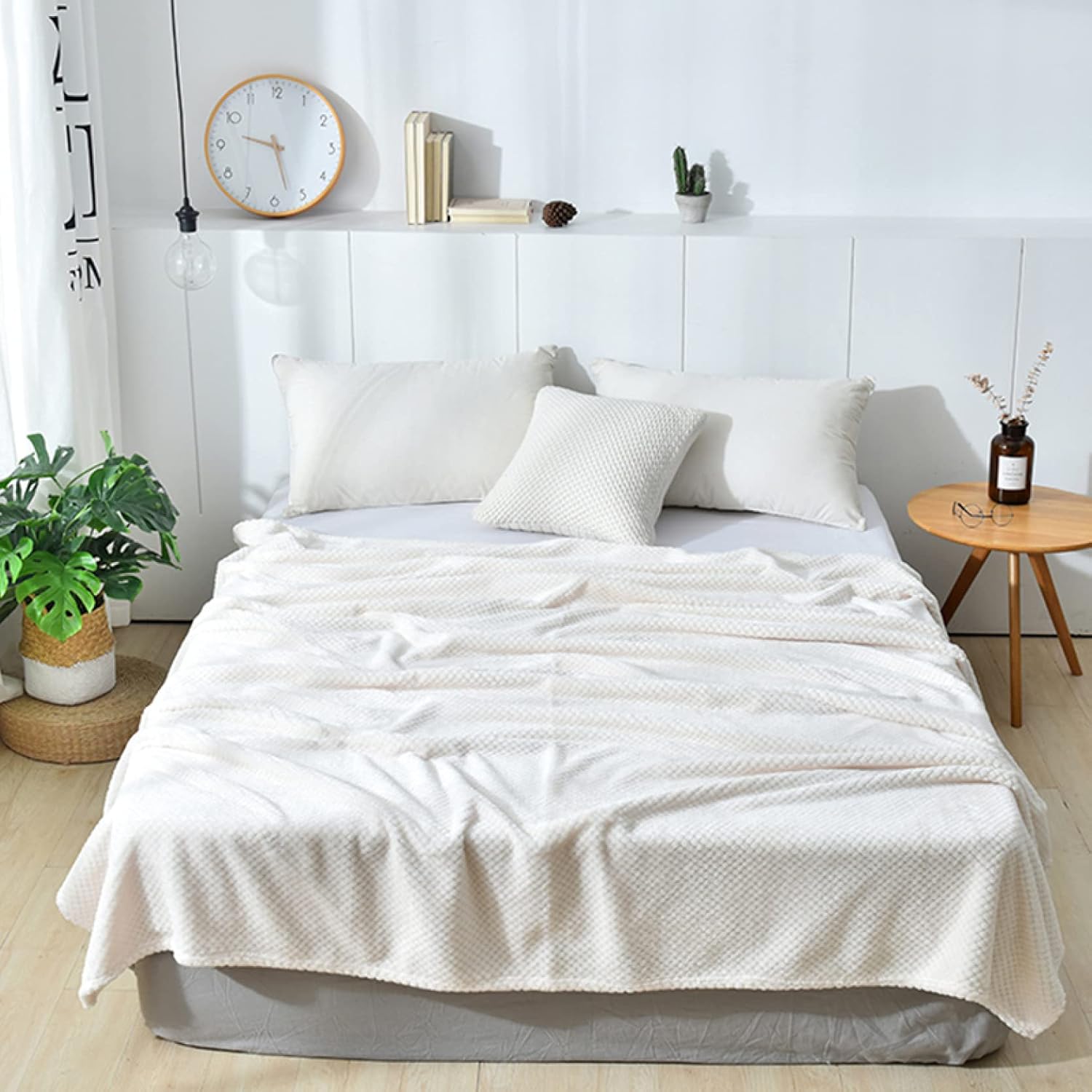 　　　 ◆◇◆売れている秘密◆◇◆ 【サイズ】：200*150cm 200*180cm 200*200cm 200*230cmが肘付きの場合2人掛けソファーに適用、肘なしの場合3人掛けソファーに適用する 200*260cm2~3人掛けソファーに適用する 200*300cm 200*360cm3~4人人掛けソファーに適用する 170*280cm 45*45cmは枕です 65*95cm 95*125cm【使い方】：ソファーカバーだけでなく、テーブルクロース?ベッドカバー?こたつカバー?ラグ?ホットカーペットカバー?ソファー毛布?防塵カーペットとしていろいろ場所に使えるマルチカバーです。　●四季通用：四季節も通用でき、防塵?キズ防止などの機能あり、ソファーをしっかりと保護できます。 【おしゃれなデザイン】：お部屋の雰囲気や、気分を変えたい時、手軽にさらっと敷くでだけで、簡単にお部屋の雰囲気をチェンジできます。お部屋のインテリアとしてもお使い頂けます。綿素材のワッフル生地なら、季節を問わず年中使えそうです。フリンジ付き、シンプルなデザインでインテリアを北欧風に直ちに転換します。ナチュラルな風合いで、季節を問わずオールシーズン使用できます。 【お手入れ簡単】：万が一汚れてしまってもカバーを洗えば大丈夫！洗濯機で洗える仕様ですので、清潔にご使用頂けます。お子様やペットも安心してくつろげる空間を演出します。軽量で持ち運びが楽々です。薄手で小さく折りたたむことができますので、収納時にも場所を取りません。 【組み立て不要.収納便利】：多機能、四季通用、北欧風、フリンジ付き 、幾何模様、チョコレート。他社とは異なり、弊社の製品は両面で使用できます。簡単な幾何学の図案で、人に静かで快適な感じを与えて、ほどんとの内装風格に適用します。 【広い使用範囲】：ソファに掛けたり、畳んで置いたり、あるいはまるっとソファを覆ってみたり。いつでも手に取れるように、畳んでソファに置いておくとインテリアのアクセントにもなりますね。肌寒い時やちょっと休みたい時、すぐに膝に掛けたり、羽織れる安心感があります。ランケットとしてベッドに掛けると、また違った雰囲気になりますね。テーブルを覆ってテーブルクロスとしても使えます。 　　　◆◇◆注意事項◆◇◆ご覧のモニターの環境、撮影環境により実物と色味が異なって見える場合がございます。湿った状態で他のものと擦り合わせると色が移る恐れがあります。濃色品の洗濯時は、白色、淡色と分けて洗ってください。説明 製品仕様： 多機能、四季通用、北欧風、フリンジ付き 、幾何模様、ダークブルー? ベージュ。他社とは異なり、弊社の製品は両面で使用できます。 簡単な幾何学の図案で、人に静かで快適な感じを与えて、ほどんとの内装風格に適用します。 お洒落な北欧風のマルチカバー。ソファーカバーやベッドカバー、チェアーカバーなど、様々な用途にお使いいただけます。 この「特別な一枚」は、何気ない日常をもっと素敵でオシャレな毎日にしてくれます。 こだわりの綿を使用した様々なシーンに使えるのハーフケット ナチュラルな手ざわりが魅力の綿麻で、大胆なパターン柄を織りだしました。あなたは想像もできない新しいインテリア空間を演出することができます！ 主な使用方法 ソファーカバー チェアカバー ラグ ベッドスプレッド テーブルクロス その他、ピアノカバーなど、ホコリが付きやすい場所などのカバーとしてもおすすめです。 マルチカバーはお部屋の雰囲気を手軽に変えられる便利なアイテムです。 長方形マルチカバーだから使いやすさも抜群。 ソファーやベッドにかけると北欧風に。 かけるだけで雰囲気をパッとかえる こちらは、マルチカバーでチェア全体を覆った例です。 適用場所広い 多機能のマルチカバー、使える場所はいろいろ。そふぁーかばー、テーブルクロス、ブランケット、ベッドカバー、ひざ掛け、肩掛け、カーペット、どんなシーンにもぴったり 様々な用途に使える、マルチカバー。お部屋の雰囲気に合わせてお選びください！ そのままでソファー、ベッドや床などに置いて、映画のような感覚的な印象を与えます！厚手だけど綿素材なので、季節を問わず年中使えます。お部屋の雰囲気を一瞬に変わります！ お取り扱い： 1.漂白不可、ドライクリーニング不可。 2.洗濯用ネットの使用をおすすめ。 3.30度以下の温水で他の物と分けて洗濯してください。 4.洗濯機でも手洗いでも、強く洗わないでください。 ご注意： 1.カメラやモニターの性質によって、画像と実物の色の違いがある場合がありますので、ご理解お願いたします。綿製品だから、若干の誤差がある場合がございます。予めご了承いただければ幸いです。 2.弊社の製品は工場から部門まで3回以上検査を受けた。何か問題がございましたら、いつでもお気軽に弊店と連絡ください、弊社の営業担当は至急に対応いたします。 3.照明具合等により、実際の商品と多少お色味が異なる場合がございます。 4.漂白剤を使用しないでください。異色の衣類と一緒に洗濯しないでください。