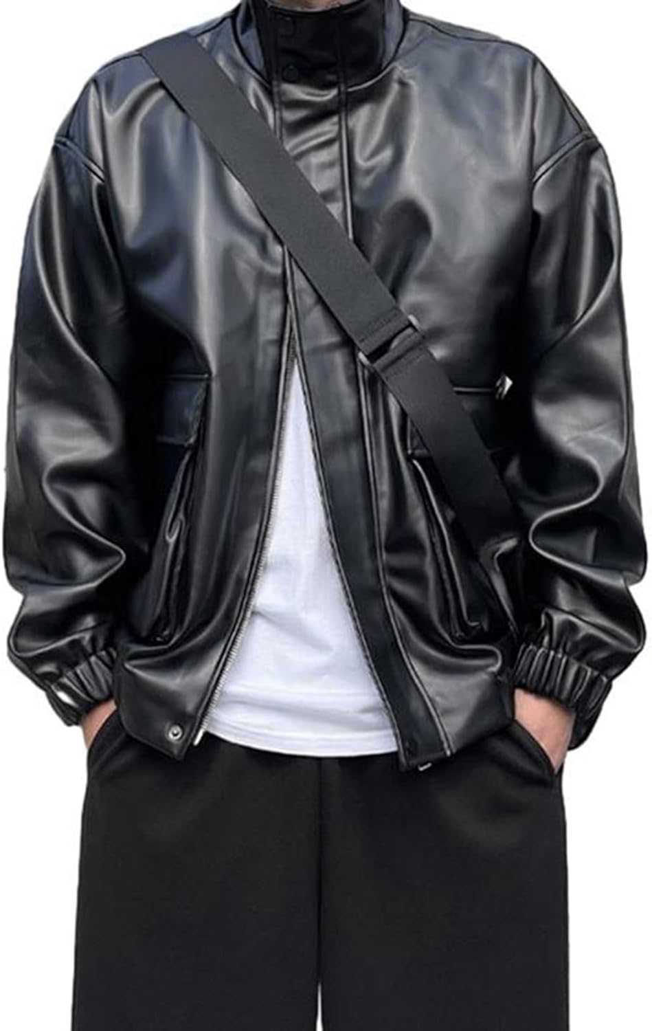 　　　 ◆◇◆売れている秘密◆◇◆ メイン素材: フェイクレザー 素材構成: 100% フェイクレザー ◎上品な光沢感を持つ高級PUを使用したレザージャケット。本革とは違い、ケアがしやすく匂いも気にならない、軽い着心地が魅力のPUレザーを使用。快適な着心地を実現しました。 ◎レザージャケットは、薄くて軽くてしなやかで、心地良い肌触りが特徴とされています。 また、ふっくらとした質感で保温性が高いことも魅力。 ◎表地には撥水加工も施されているので、水濡れにも強く、軽い雨の日でも気軽に着用して頂けます。 　　　◆◇◆注意事項◆◇◆ご覧のモニターの環境、撮影環境により実物と色味が異なって見える場合がございます。湿った状態で他のものと擦り合わせると色が移る恐れがあります。濃色品の洗濯時は、白色、淡色と分けて洗ってください。説明 【ブランド】Sakunaca（※商標【6547062】） ※【注意】 ■合成皮革の製品に関しての独特な匂いがしますが、風通しのいいところにしばらく置いておくと、ゆっくり散られます。■モニター環境により実際のものと素材感?色が若干異なって見える場合が御座います。■体型には個人差がありますので、少し緩めたい場合は一つ大きいサイズを選ぶことをお勧めです。■インポートのお品の特性としまして、糸の継ぎ目や多少のほつれがツレや小傷が生じることがございますが、品質上は問題ありません。■当店でお買い物の際、何かご不明な点がございましたら、メールにてお気軽にお問い合わせください。 ※【洗濯アドバイス】■PUジャケットの洗濯について、しっとりと柔らかいタオルで汚れをやさしく拭き、風通しのいい場所で陰干し願います。日光に避けてください。■漂白剤、蛍光剤入り洗剤の使用はお避け下さい。