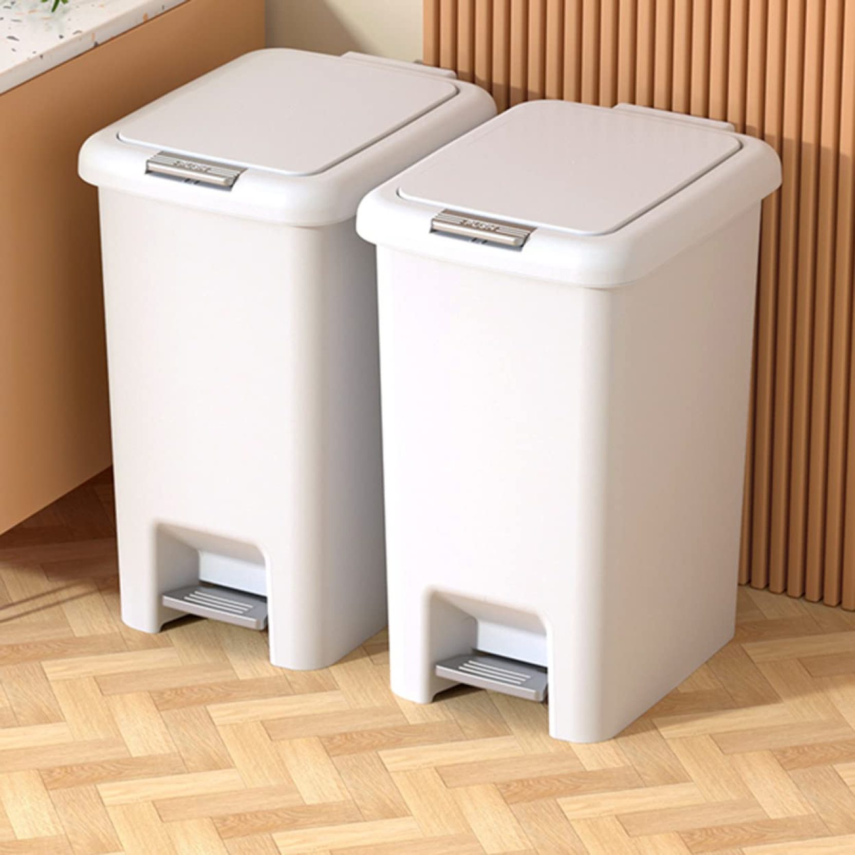 　　　 ◆◇◆売れている秘密◆◇◆ 【サイズ】6.5L=18x24x30.3cm容量6.5L+ゴミ袋40枚贈る; 10L=20x27x35cm容量10L+ゴミ袋40枚贈る; 15L=22.8x31x40cm容量15L+ゴミ袋40枚贈る; 6.5L*A=1個6.5L+ゴミ袋100枚贈る; 10L*A=1個10L+ゴミ袋100枚贈る; 15L*A=1個15L+ゴミ袋100枚贈る; 6.5L*10L=1個6.5L+1個10L+ゴミ袋40枚贈る; 6.5L*2=6.5L(2個セット)+ゴミ袋40枚贈る; 【持ち運び便利】 手に持っても安定感があり、底面の重心設計で倒れにくい。移動や掃除の際も手軽に使えます。 【水洗い可能】 汚れや水に強いPP素材で作られたダストボックス。簡単に拭き取れるため、いつでも清潔をキープできます。 【多目的に使用可能】 寝室、バスルーム、キッチン、オフィスなど様々な場所で活躍。サイズも豊富で、使いやすさ。 耐摩耗性と耐久性: 滑り止めペダルと金属の組み合わせは耐摩耗性と耐久性を実現し、長期間の使用にも耐えます。 　　　◆◇◆注意事項◆◇◆ご覧のモニターの環境、撮影環境により実物と色味が異なって見える場合がございます。湿った状態で他のものと擦り合わせると色が移る恐れがあります。濃色品の洗濯時は、白色、淡色と分けて洗ってください。説明 毎日のお掃除やゴミ捨てが簡単に 【滑り止め】ゴミ箱には滑り止めが安定しており、安定して滑り止めになっています。エレガントでフレッシュ、リビングルームをより美しくファッショナブルにします。 【とにかくシンプルで、おしゃれ】シンプルな形状で、リビングや寝室、洗面周りなど、置く場所の雰囲気に合わせることができます.各部屋に合わせて色を選ぶと、インテリアにより統一感が出ます 【 幅広い用途】洗面所、バスルーム、リビングルーム、オフィス、トイレ、リビングルームなど、さまざまなシーンに適しています.コンパクトなゴミ箱は小さな集合住宅に最適ですセイワ ゴミ箱 分別ゴミ箱 5リットル ゴミ箱 缶 ゴミ箱 ゴミ箱 ふた付き 小さいゴミ箱 蓋付きゴミ箱 45リットル 蓋付きゴミ箱 背の高いゴミ箱 カラスよけゴミ箱 足踏み 静音 便利 非接触 スマートゴミ箱 リビングルーム ユニード 白 電池式 フタ付き 寝室 ブラウン 自動ゴミ箱 家庭用 大口径 グレー 30L 消臭 45リットル 蓋付きゴミ箱 本体 ペダル 5L ブルー