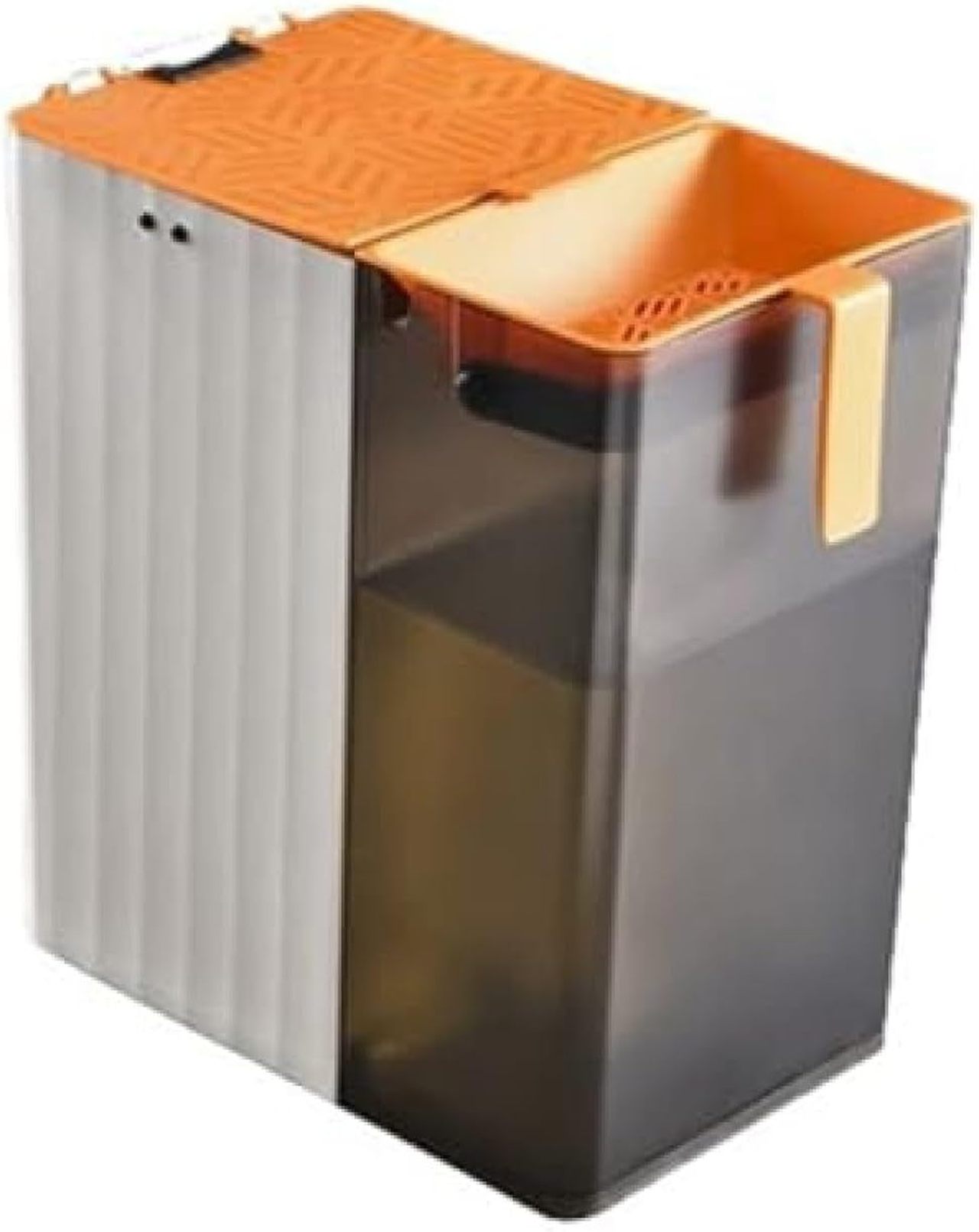 　　　 ◆◇◆売れている秘密◆◇◆ 【ゴミ箱仕様】：サイズ：幅33.7cm×奥行20×高さ33cm、容量約：18L、カラー：ブラック、メイン素材：プラスチック。ふた付きのゴミ箱は、ゴミの匂いを覆い、新鮮で清潔な香りの家とより健康的な空気を求めています。 蓋の静かな閉まる音なし設計で、家族やお客様を邪魔せずにご利用いただけます。 ダンパースローダウン技術を使用し、滑らかな表面のプラスチック素材を使用。お手入れがとても簡単です！ 水や汚れに強く、水拭きだけでなく丸洗いも可能！清潔を保ちながら使いやすいです。 コンパクトなデザインで、寝室、浴室、オフィスなど、さまざまな場所で使えます。スペースを有効活用して整頓しましょう！ 　　　◆◇◆注意事項◆◇◆ご覧のモニターの環境、撮影環境により実物と色味が異なって見える場合がございます。湿った状態で他のものと擦り合わせると色が移る恐れがあります。濃色品の洗濯時は、白色、淡色と分けて洗ってください。説明 【便利なお手入れ】：水に濡れても大丈夫な素材で、簡単に清潔に保つことができます。 【さまざまな場所で活躍】：寝室、居間、浴室、オフィスなど、さまざまな場所で使用可能。コンパクトなデザインで場所を取らず、お部屋を整頓します。 ゴミ箱 分別 おむつゴミ箱 90 ゴミ箱 50リットル ゴミ箱 45l ゴミ箱 おしゃれ ゴミ箱 ふたなし 45l ゴミ箱 スリム 中身が見えないゴミ箱 ゴミ箱 おしゃれ オムツ ゴミ箱 多機能ごみ箱 丸型 北欧 室内 コンパクト アウトドア かわいい 屋外 連結可能 浴室 防水 プッシュタイプ 衛生的 卓上 抗菌 袋止め付き 3個組 全自動ゴミ箱 小型ゴミ箱 壁掛けゴミ箱 防臭 シンプル 45L ブラック