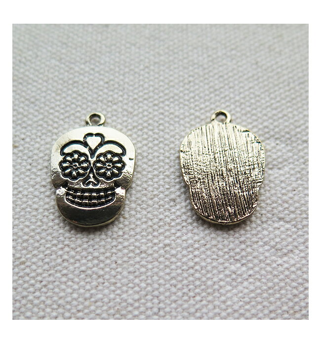 【10%OFFクーポン配付中】【アウトレット】カラベラチャーム4個セットメール便対応　ハンドメイドパーツ　チャーム　ドクロ　ボヘミアン　ピアス　ネックレス　イヤリング