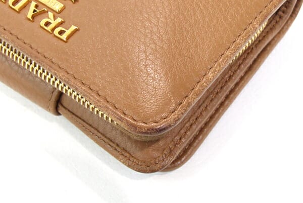 プラダ 二つ折り財布 1ML018 ブラウン レザー 中古 コンパクトウォレット 二つ折り財布 ロゴ レディース PRADA