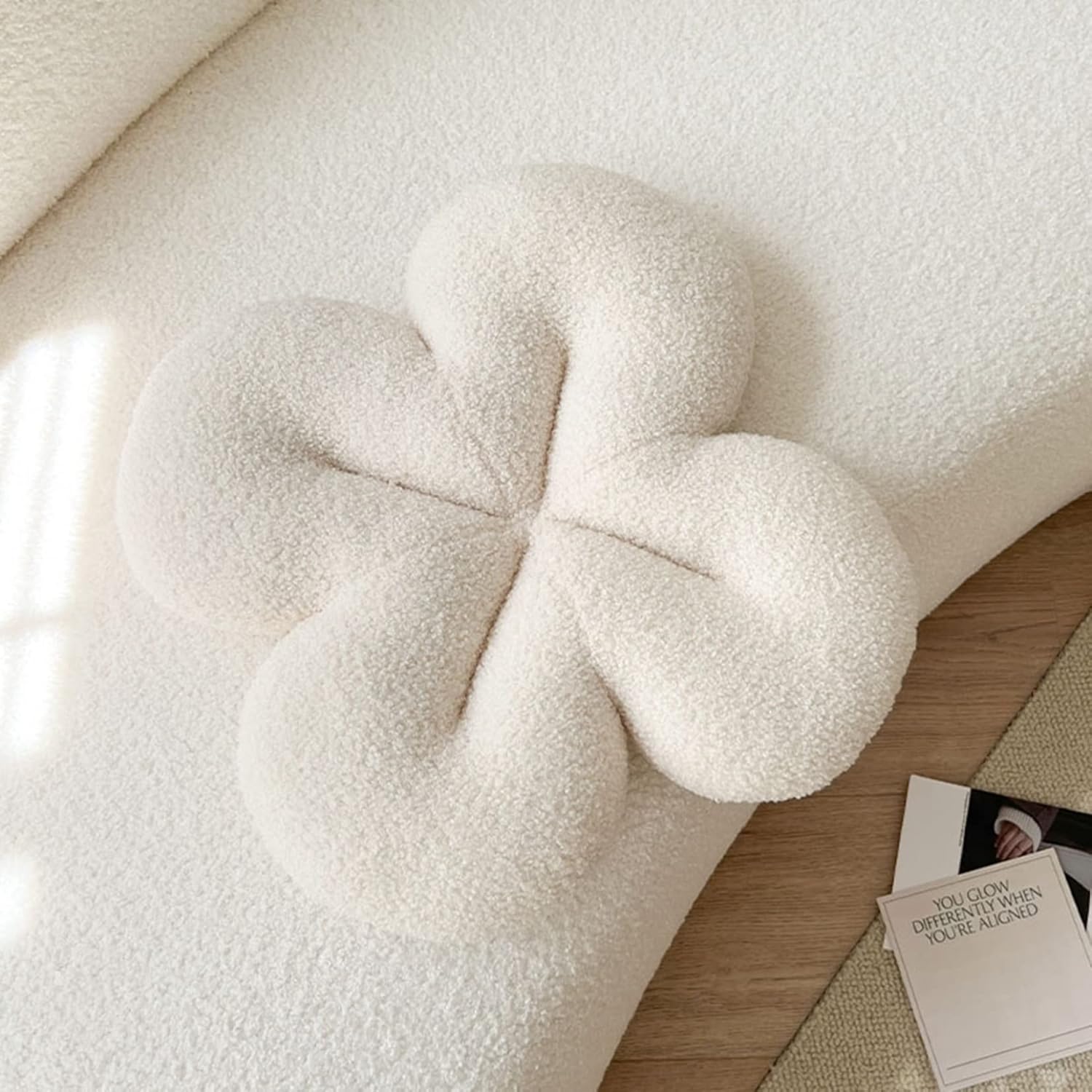 北欧 座布団 柔らかい ふわふわ シートクッション 花柄 INS リビング 車 オフィス ダイニング 喫茶店 抱き枕 高反発 体圧分散 持ち運び お尻に優しい 座面クッション 40x40cm ホワイト