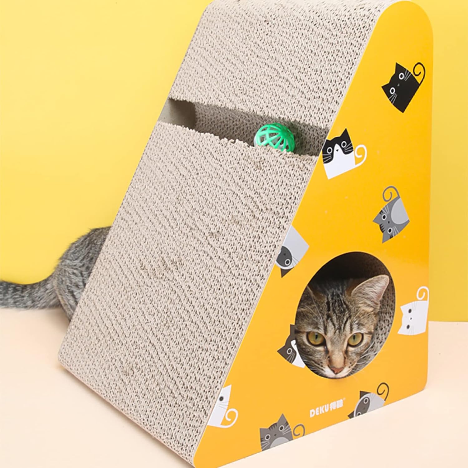 猫爪とぎ　段ボール　つめとぎ　大猫のおもちゃ　研ぎクズが出にい　鈴付き　三角型　高密度　耐久性　ストレス発散　壁や家具の保護　縦置き/横置き　木目調デザイン　運動不足解消　おしゃれ　長持ち　大型猫の用