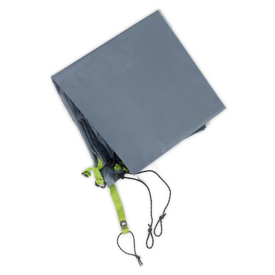 強靭な75Dポリエステル製のフットプリントはフロアを小石や枝から保護し、フロアの摩耗を防ぐことでテントの寿命を延ばします。また、防水性に優れており、地面からの湿気や水分の侵入を軽減し、雨天時の浸水のリスクを減少させます。テントを収納する際もフットプリントの上でテントを畳むことで汚れを防ぐ事ができます。仕様●本体重量：150g●素材：75D リサイクルポリエステル※NEMO Equipmentの日本総代理店である株式会社ストライドが輸入・販売するNEMO製品には、ご購入日から1年間の製品保証がついています。当店では正規販売店として、下記の株式会社ストライドの補償、修理規定に則り、当店が発行する領収書もしくは、当店が販売店と記載のあるECモール発行の領収書を正規販売店での購入証明書としております。万が一領収書を紛失された場合は、弊社での購入履歴と照合致しますが、確認が取れなかった場合、保証を受けられない可能性もございます。予めご了承ください。以下株式会社ストライド保証、修理規定：【無償（保証）修理と有償修理規定について】1. 購入された商品が、取扱説明書・当社ウェブサイト・本体ラベル等の注意書きに従った正常なご使用状態で、本製品が万が一、製造上の理由で故障した場合には当社保証規定の記載内容に従って無償修理いたします。2. 保証期間内に故障して修理をご依頼になる場合には、製品と購入の証明となる正規販売店の領収書または購入証明書を販売店へご持参・ご提示ください。3. 次の場合は保証期間内でも有償修理となります。・使用上の誤り及び不当な修理や改造による故障および損傷・お買い上げ後の落下等不注意による故障及び損傷・火災、地震、水害、落雷、その他天災地変、または公害、闘争、戦争など外部的要因による故障及び損傷・一般的な使用状態を超える酷使、営業等の業務使用、本来の使用方法ではない使い方により生じた故障及び損傷・お客様のご使用環境や維持・管理、保管上の不備や手入れの不備による故障または損傷・領収書や納品書等お客様の購入を証明する証ひょうの提示がない場合・お客様が当社が指定する正規販売店から新品製品を購入された最初の購入者様でない場合4.故障によりお買い上げの製品を使用できなかったことによる損害については補償いたしません。5.株式会社ストライドの製品保証は日本国内においてのみ有効です。また、海外でのご使用につきましては保証いたしません。This warranty is valid only in japan.【NEMO製品に不良が見られた場合や修理をご希望の場合】正規輸入代理店 株式会社ストライド にて交換、修理対応が可能です。NEMOブランド公式ページのお問い合わせフォームには購入された販売店（当店）へご連絡いただく旨の記載がございますが、当店ご購入のお客様はNEMO公式オンラインショップと同じく、直接、株式会社ストライドにて交換・修理の対応が可能です。その為、当店へお問い合わせいただくよりもより迅速かつ適切なご案内が可能です。【NEMO公式ページでのお問い合わせ方法】●「NEMO 問い合せ」と検索●NEMOブランド公式ページ内、お問い合わせページにアクセス●購入店を通じて問い合わせいただく旨の記載がございますが、ページ下部の「お問い合わせフォームはこちらから」へ進んでください。●【NEMO Equipment お問合せフォーム】というページへ遷移します。●ここでも購入店を通じて問い合わせいただく旨の記載がございますが、そのままページ下部のフォームへ入力をお願い致します。※この商品は「千葉県」から出荷します。NEMO（ニーモ） Hornet 1P Footprint