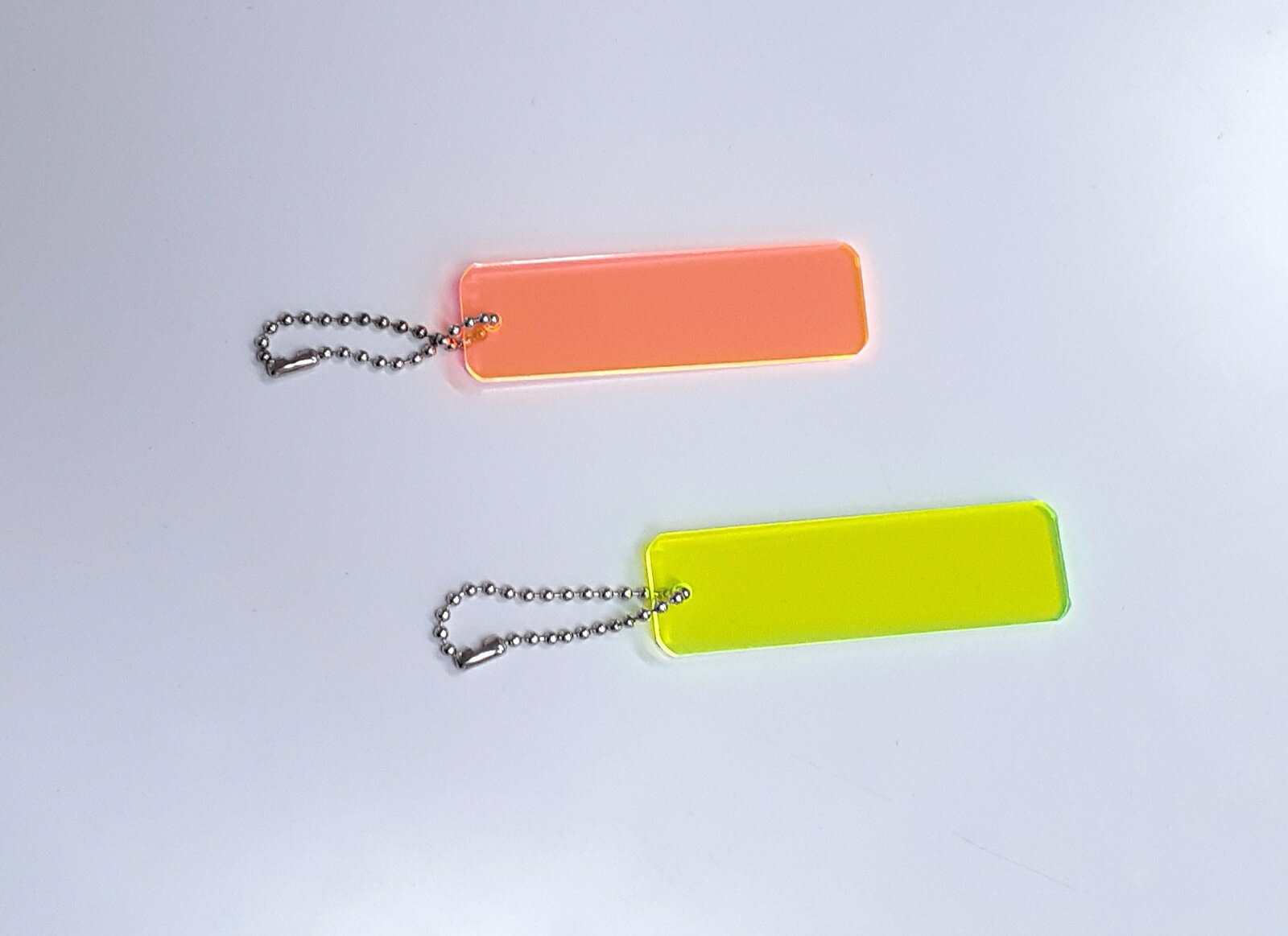 Rakuten - 蛍光キーホルダー 無地 W70×20×3mm　ピンク・グリーン・アクリルキーホルダー・アクリル製・棒・ オリジナル・ボールチェーン・昭和・可愛い・オシャレ・介護施設・ホテル・旅館・施設・レトロ・角丸