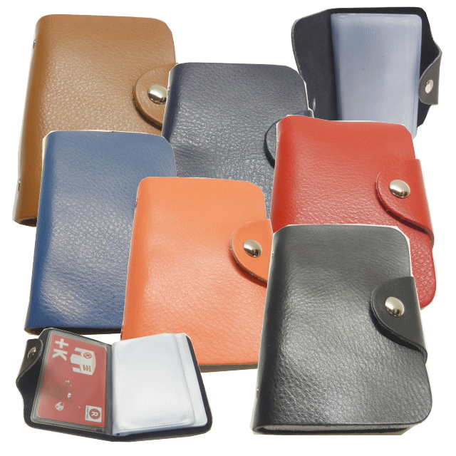 柔らかな手触りが気持ち良い革仕様切り落としがカッコいい仕上がりなんですカード収納も20か所たっぷり収納OK持ち運びもしやすいコンパクトサイズ革仕様カードケース カードホルダー