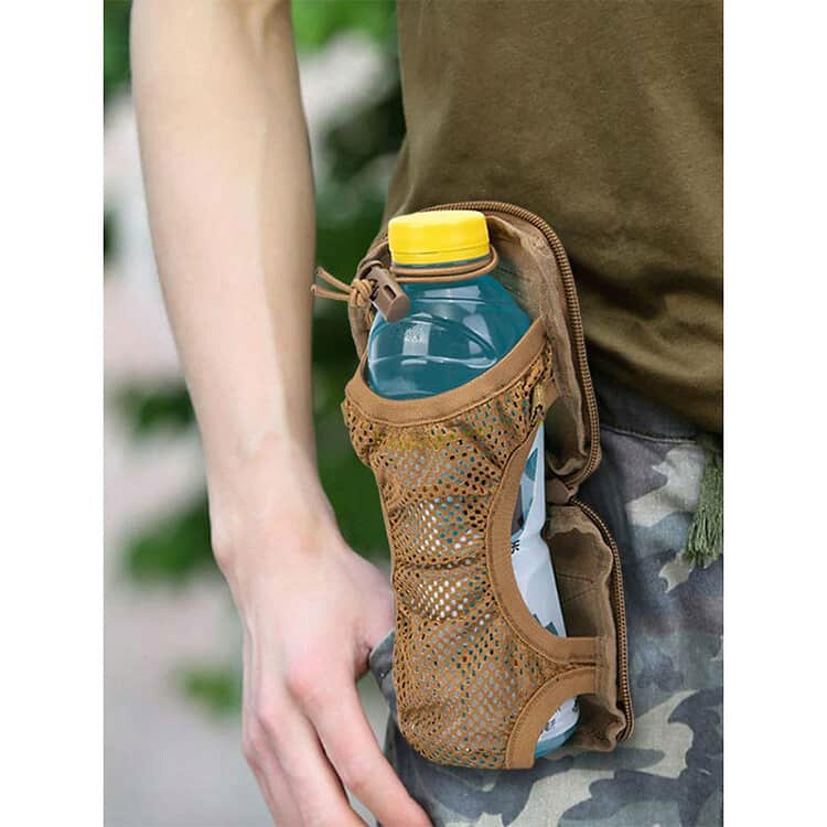シーリングShop 楽天市場店の水筒ホルダー ミリタリー 撥水 ボトルホルダー 携帯 アウトドアポーチ 折りたたみ 水筒ホルダー リュック ペットボトルホルダー カラビナ付き 水筒 折り畳み 持ち運び カラビナ アウトドア レジャー 登山 釣り カラビナ付き バックパック 登山｜アングル2