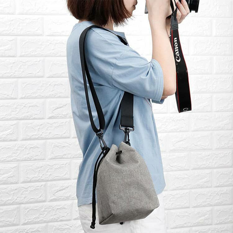 カメラバッグ カメラケース カメラケース ショルダーバッグ カメラ 一眼レフ ケース 【ストラップ付き】 ミラーレス一眼 バッグ おしゃれ 小型 ソフト ポーチ デジカメケース かわいい コンパクト 巾着 アウトドア 保護 【ストラップ付き】 撥水 女子