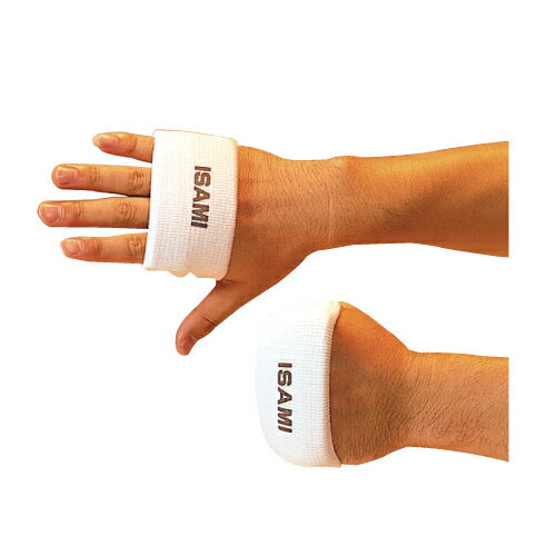 ■商品特徴 ISAMI L-300 ナックルガード 衝撃吸収パッドが大切な拳を保護。ミット打ちをより安全に！！ ボクシングやキックボクシング、総合格闘技などの打撃練習の際に拳を痛めないようにする為の保護パッドです。 拳頭部分に装着し、バンテージと一緒に巻き込んで、ご使用ください。 拳に装着してからバンテージで巻き込むことでパッドが拳への衝撃を吸収し、けがを予防します。 素材：ポリエステル、レーヨン、フォームラバー サイズ：厚み5cm ※ボクシングの試合での使用は禁止されています。 ※写真の白いバンテージは付属しません。パッド2個1組のみとなります。